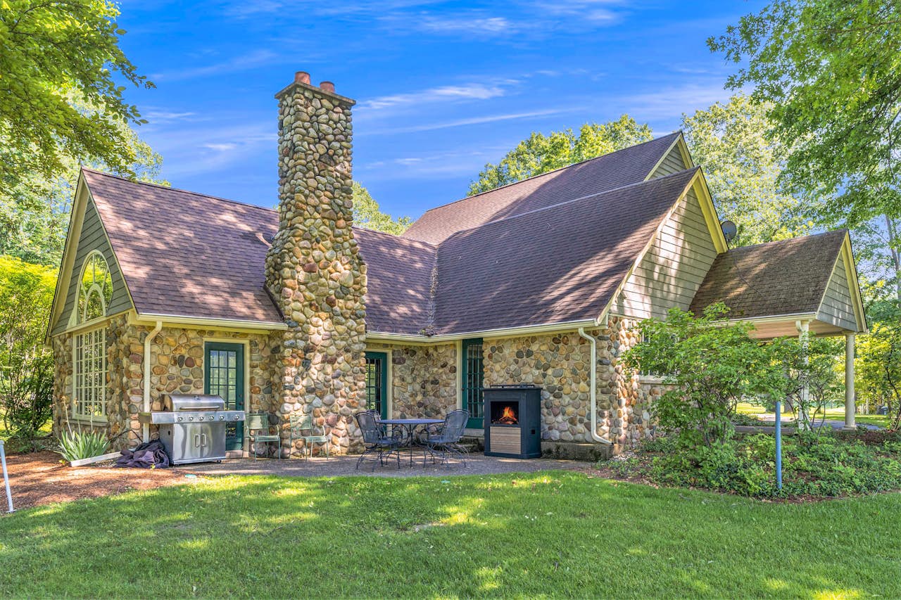 Trent Jones Cottage at Point O' Woods 4 BD Benton Harbor, MI Vacation