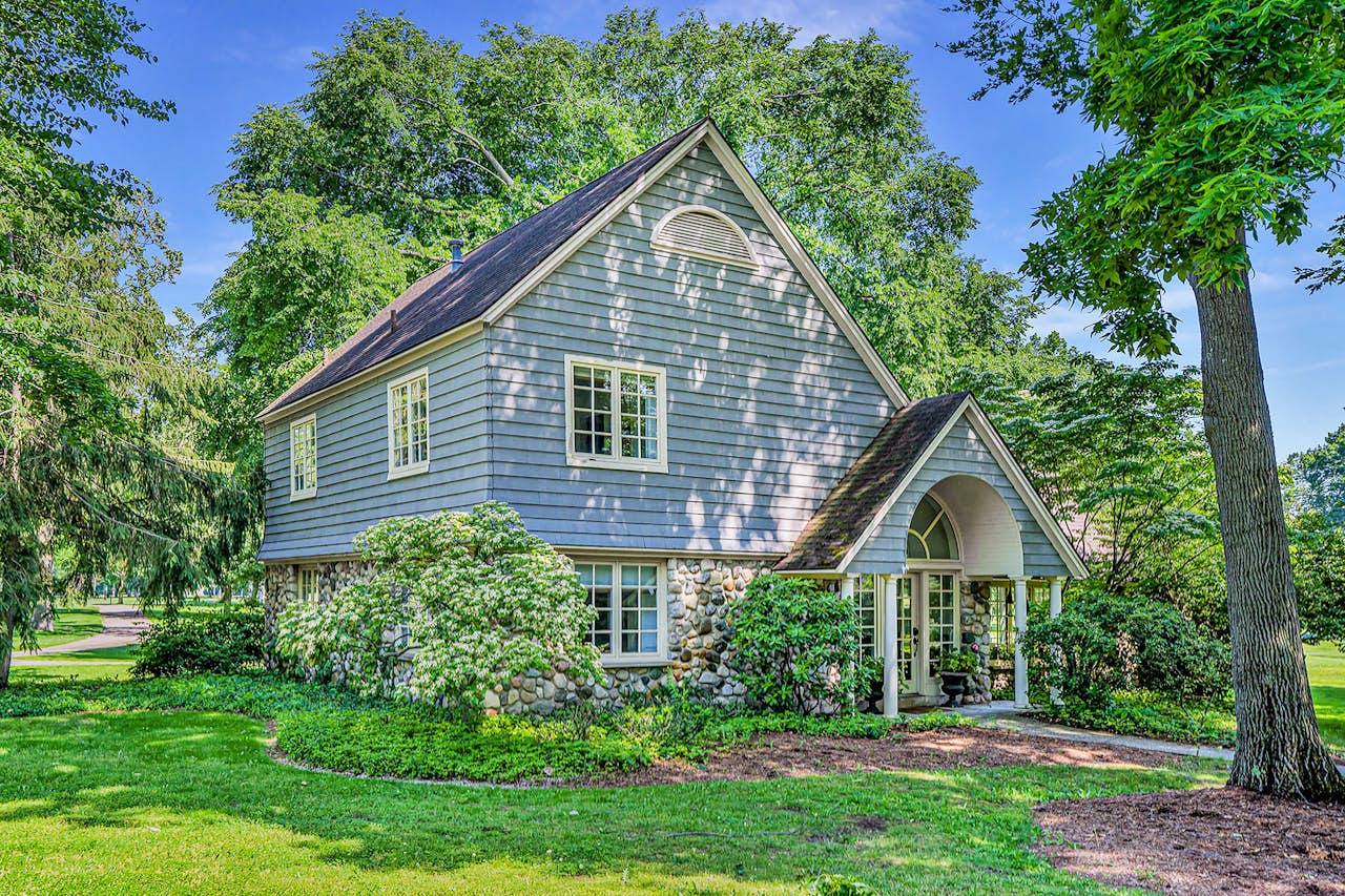 Point Cottage at Point O' Woods 4 BD Benton Harbor, MI Vacation