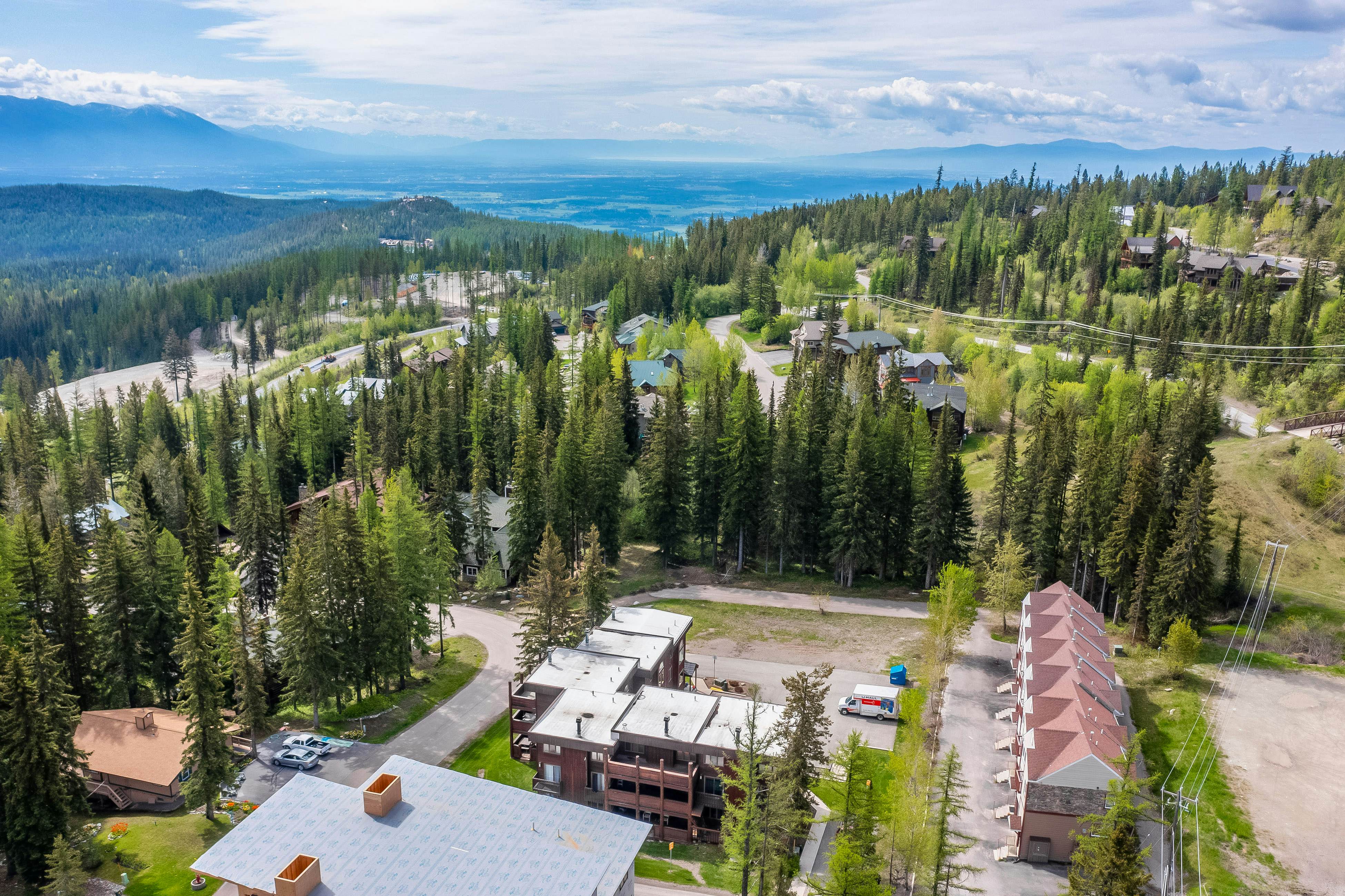 Big Mountain Getaway with Trail/Slope Access