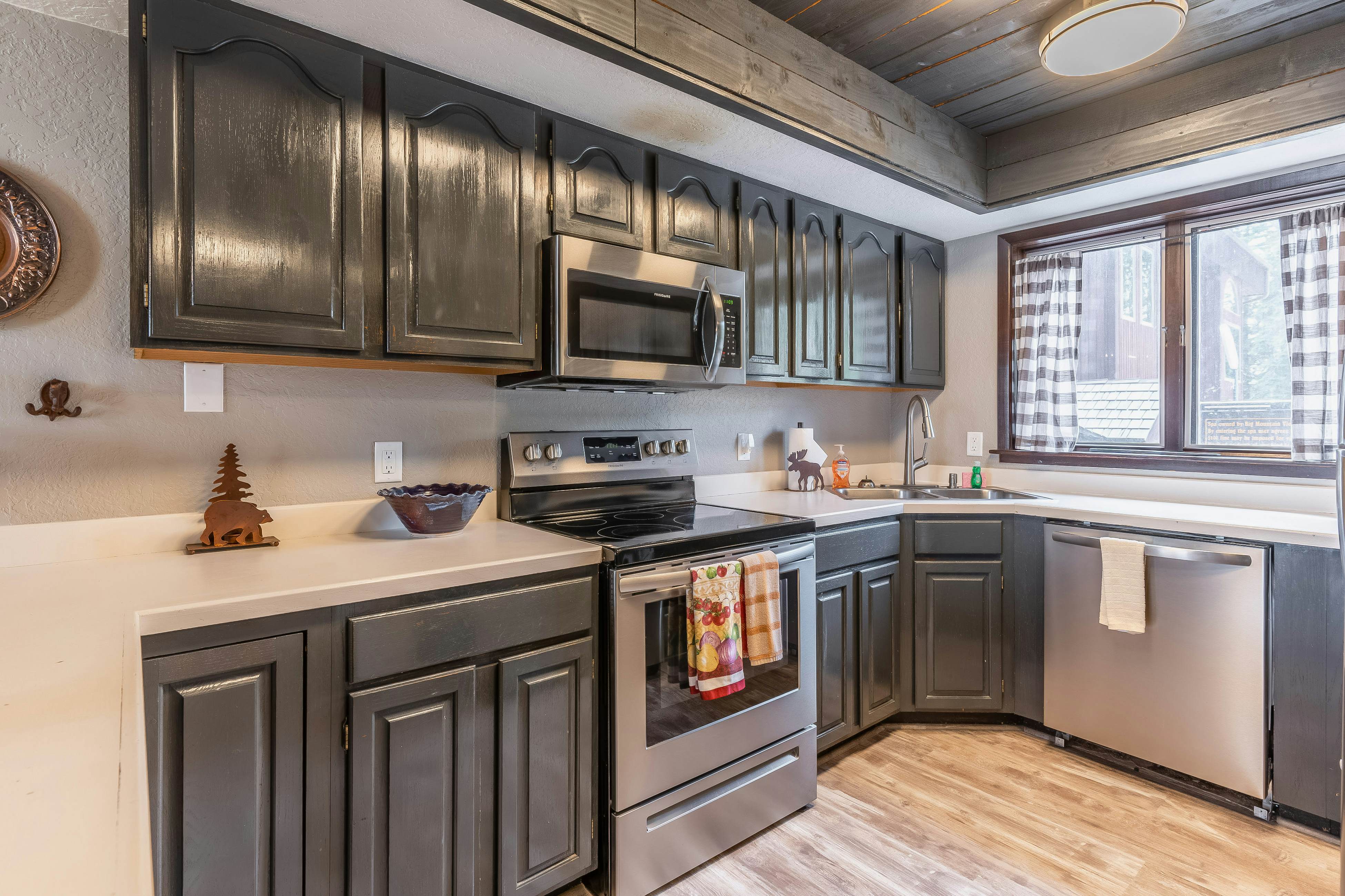 Big Mountain Getaway with Trail/Slope Access