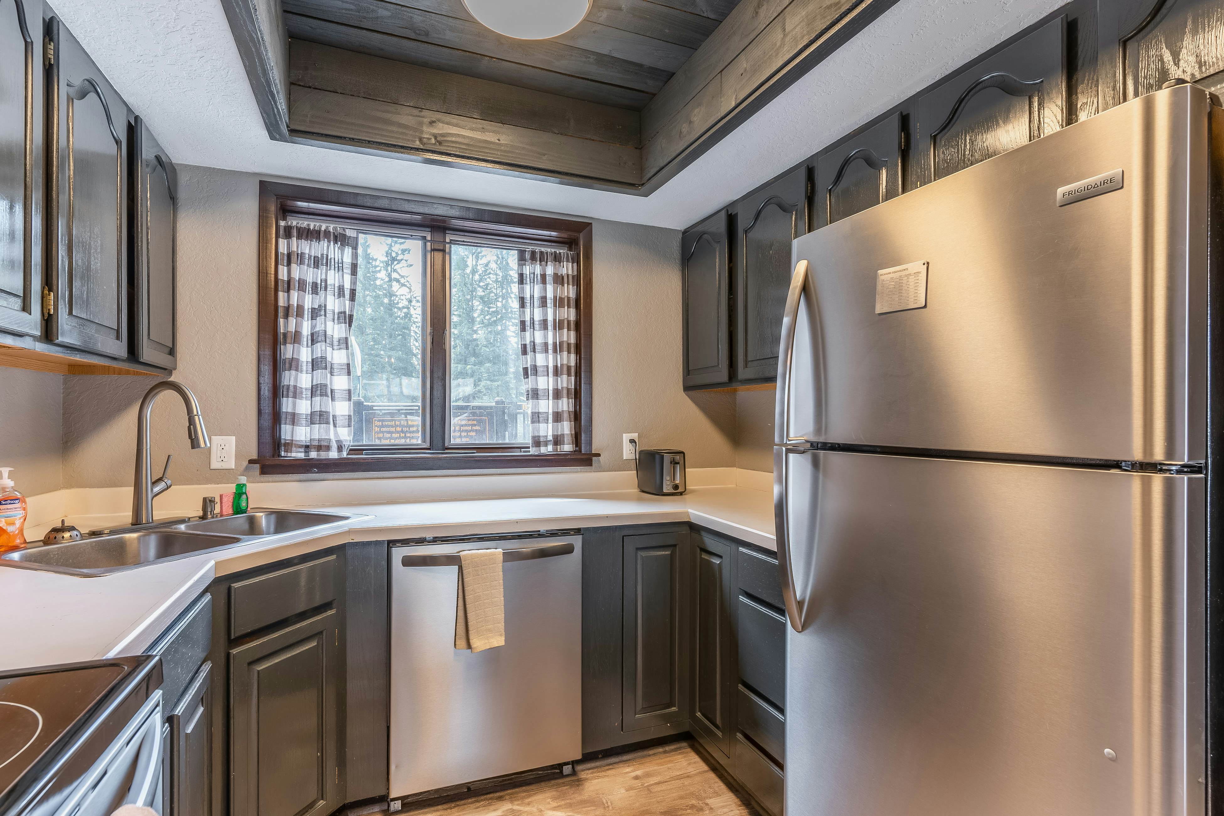 Big Mountain Getaway with Trail/Slope Access