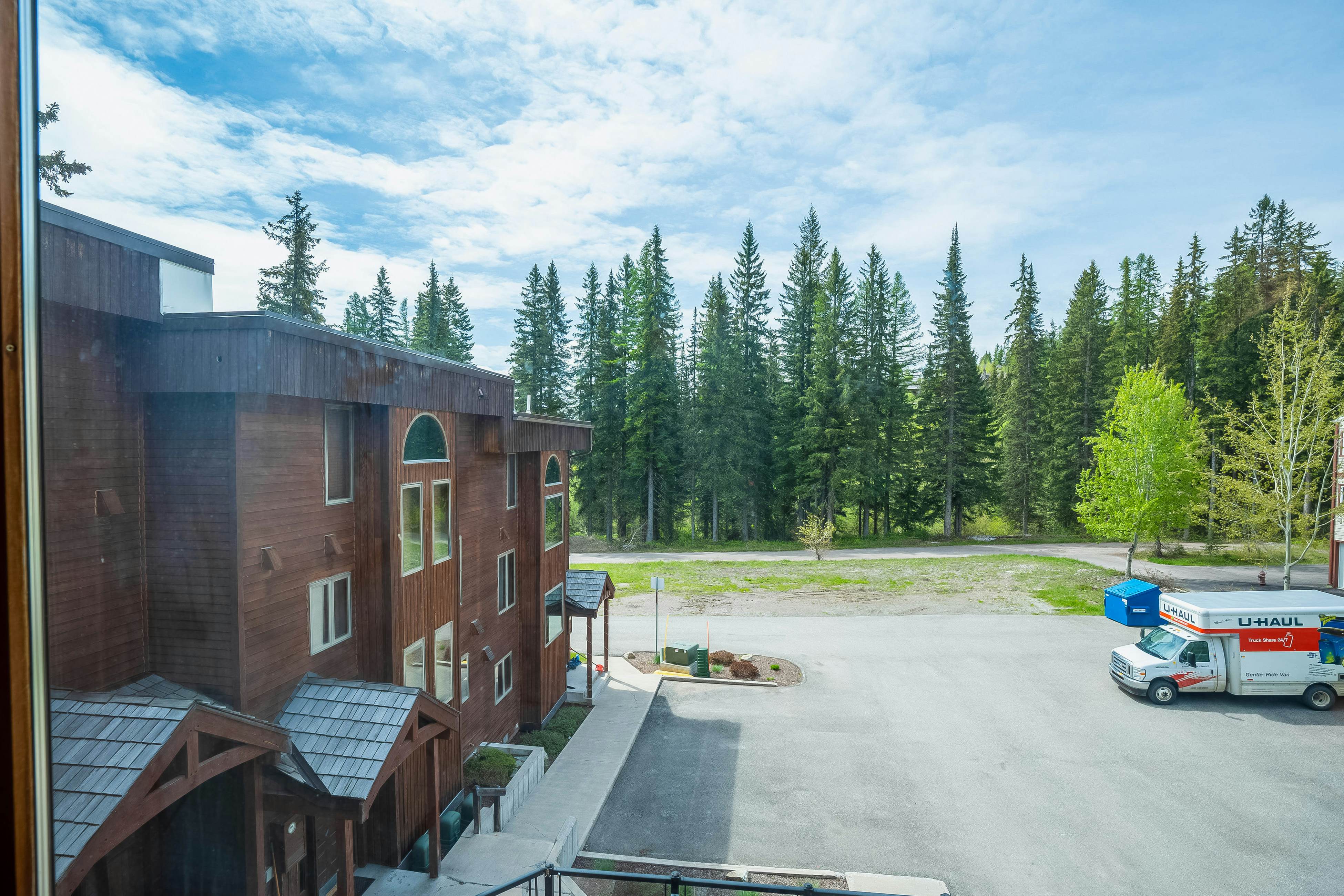 Big Mountain Getaway with Trail/Slope Access