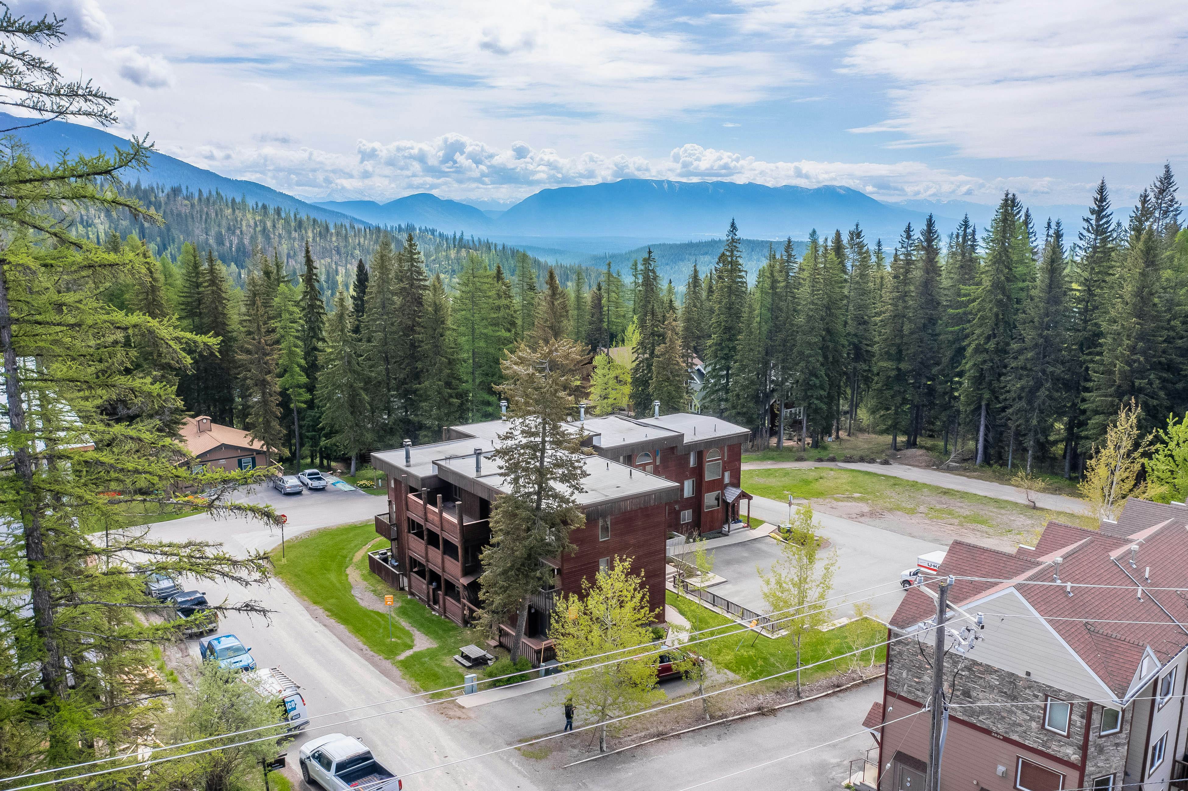 Big Mountain Getaway with Trail/Slope Access