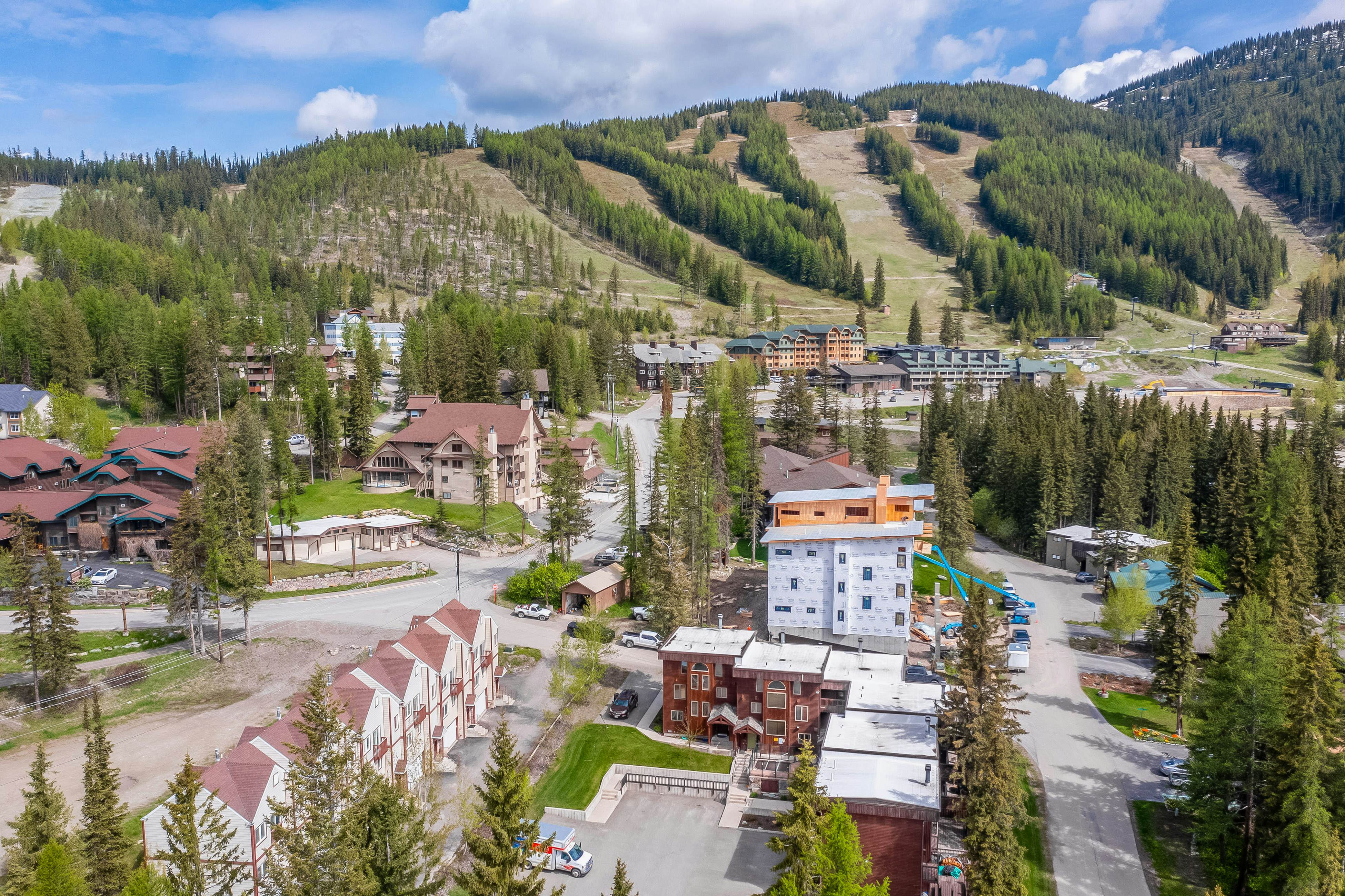 Big Mountain Getaway with Trail/Slope Access