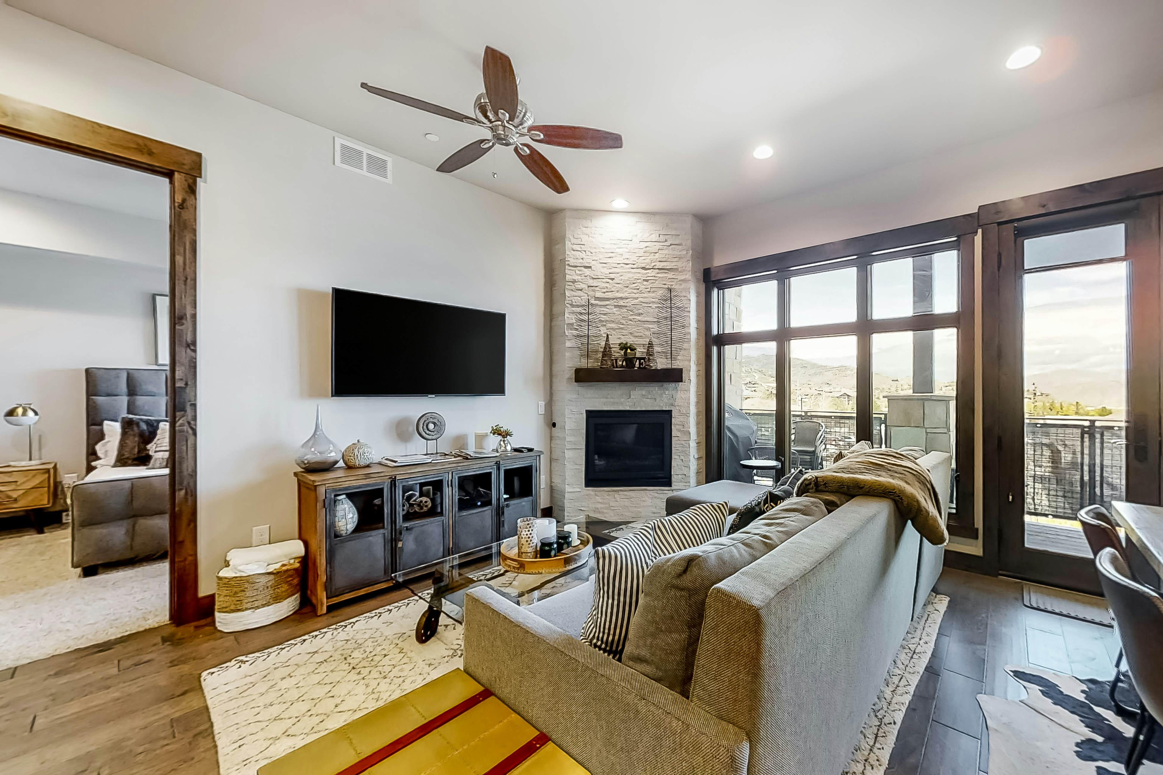 Blackstone Residence 1-B at Canyons Cabriolet Lift