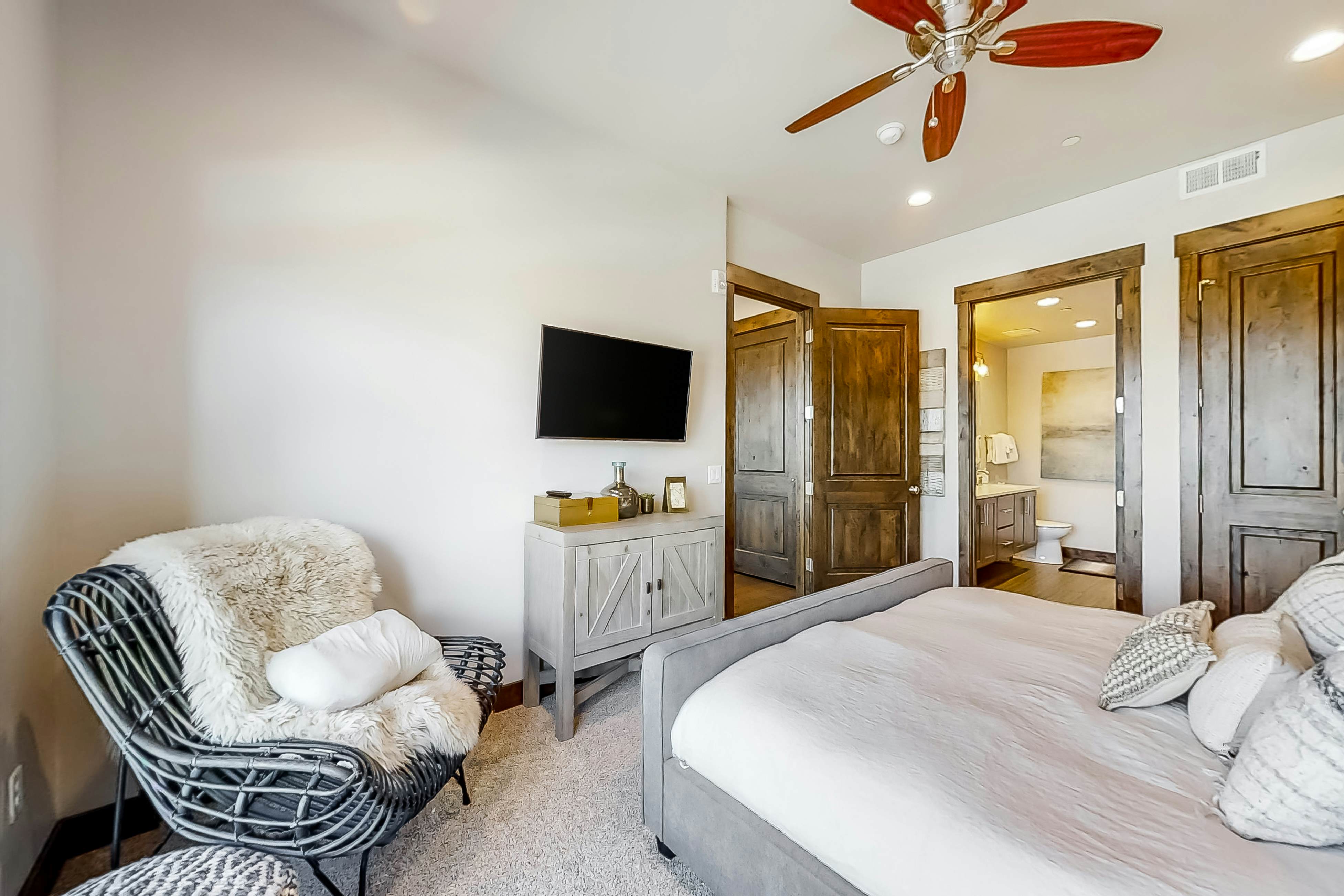 Blackstone Residence 1-B at Canyons Cabriolet Lift