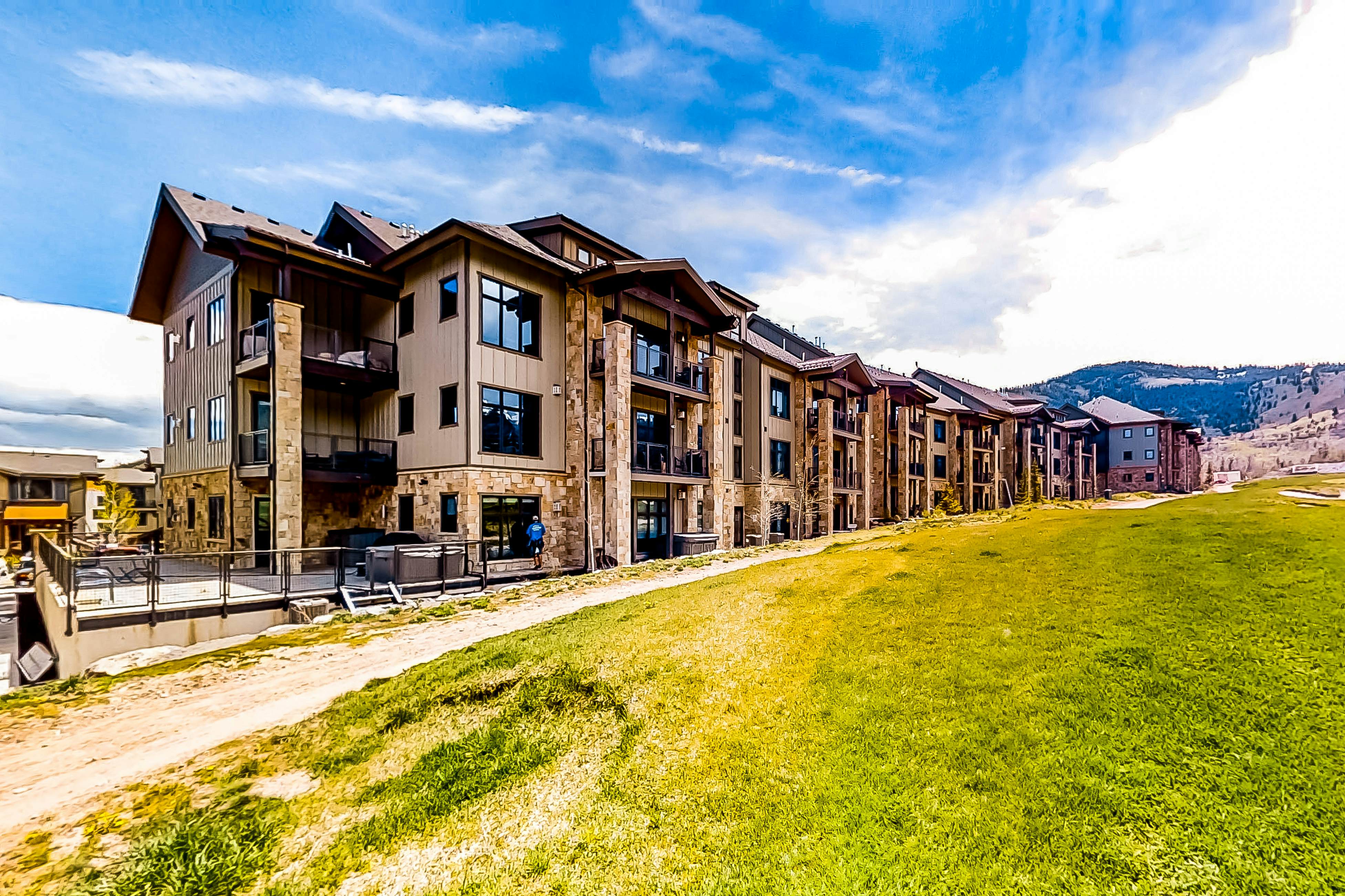 Blackstone Residence 1-B at Canyons Cabriolet Lift