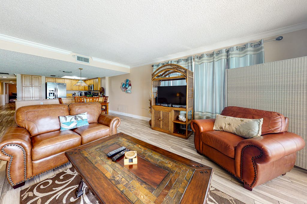 Beachfront condo with heated pool hot tub balcony and grill — North Redington Beach, FL — vacation rental