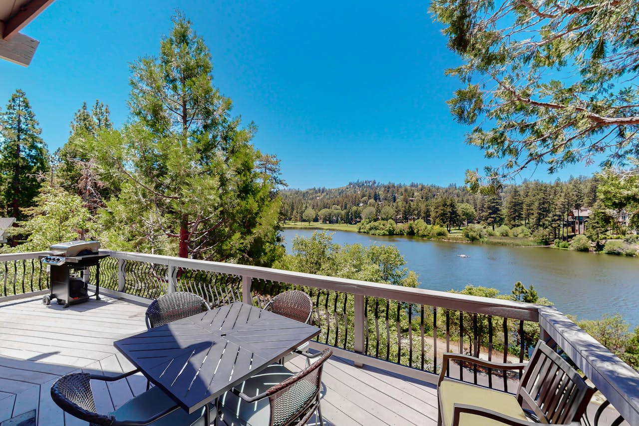 Lago Haus 4 BD Lake Arrowhead, CA Vacation Rental Vacasa