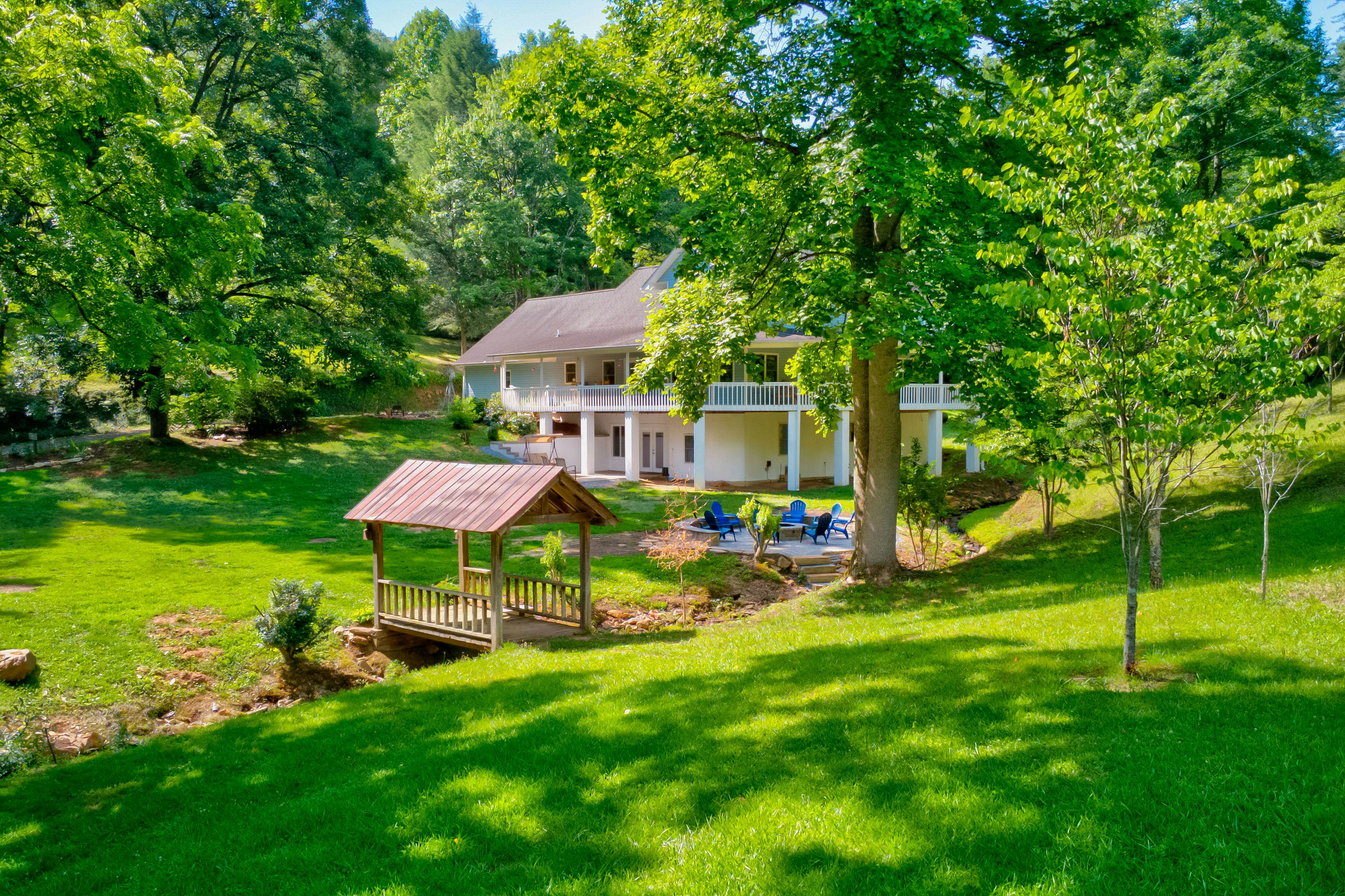 Creekside on Old Flat Branch 6 BD Ellijay, GA Vacation Rental Vacasa