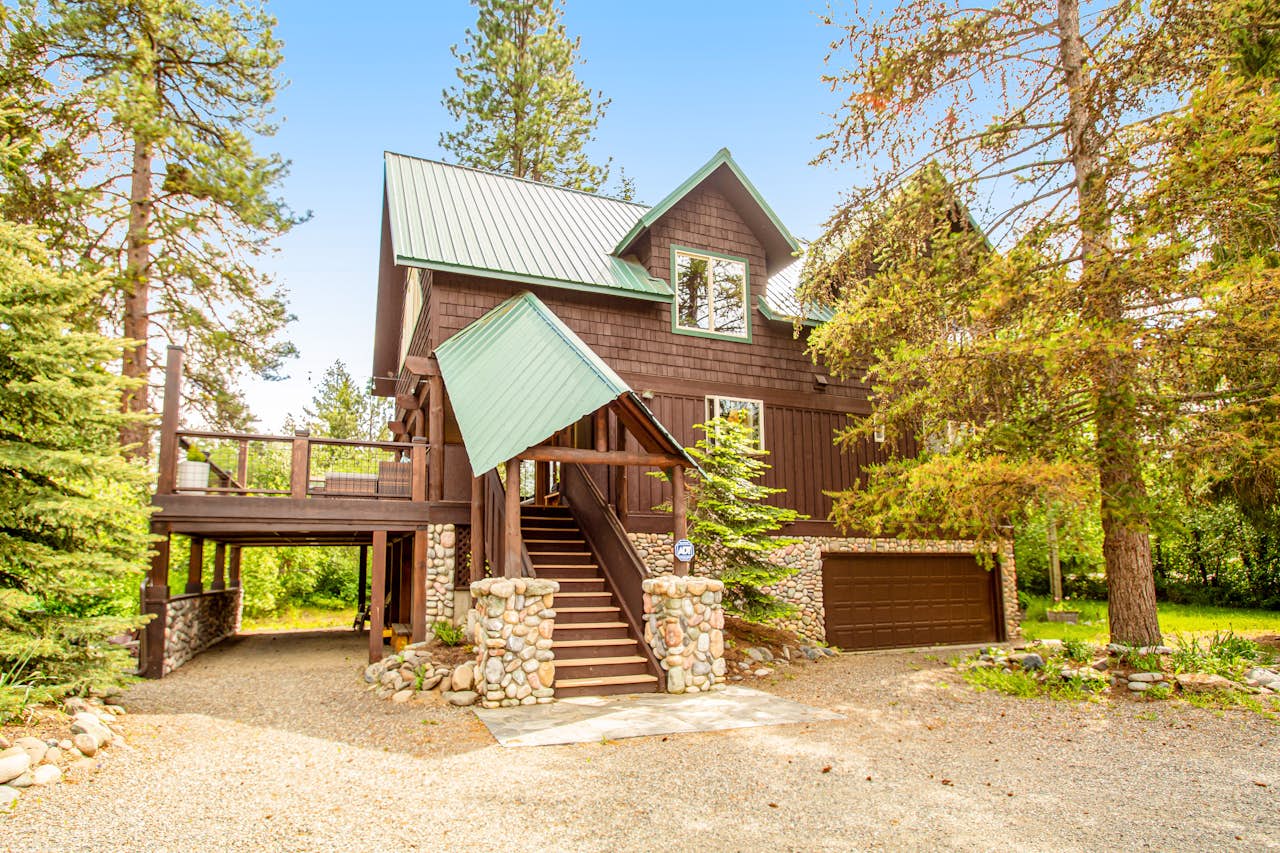 Teanaway River Lodge 2 BD Cle Elum, WA Vacation Rental Vacasa