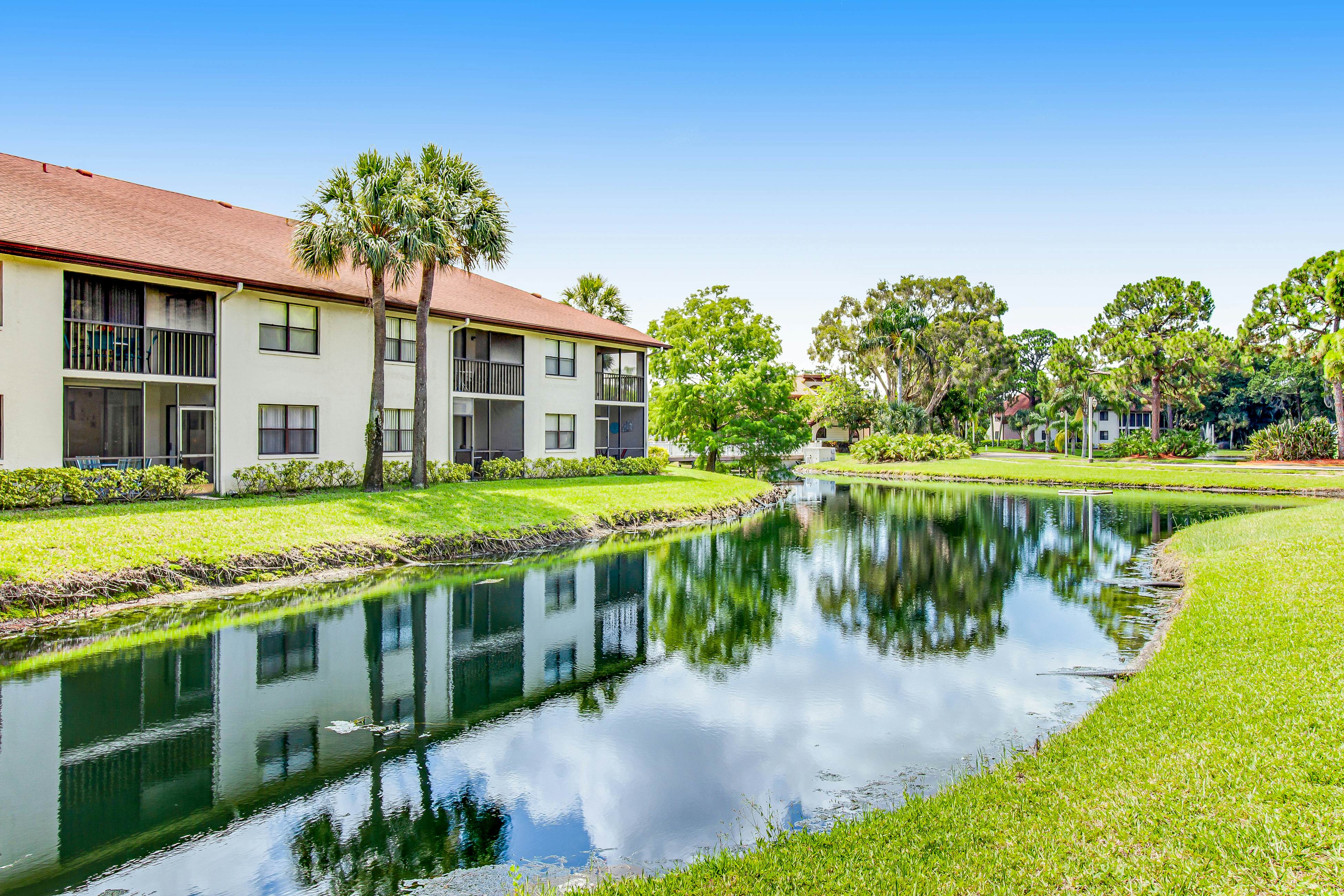 Shorewalk 103 2 BD Bradenton, FL Vacation Rental Vacasa