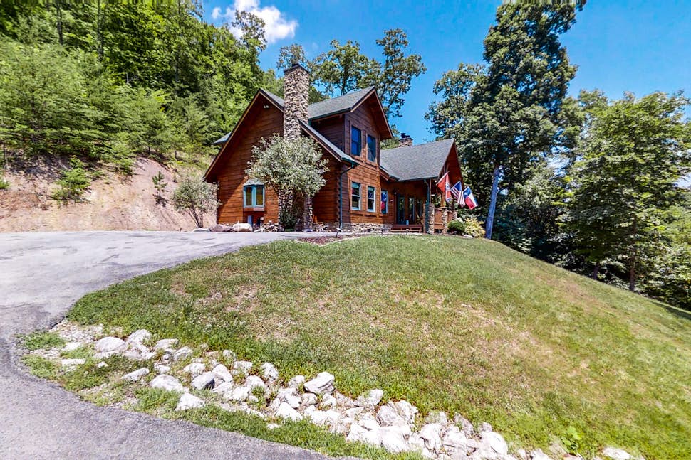 Crocketts Cabin 4 BD New Tazewell, TN Vacation Rental Vacasa