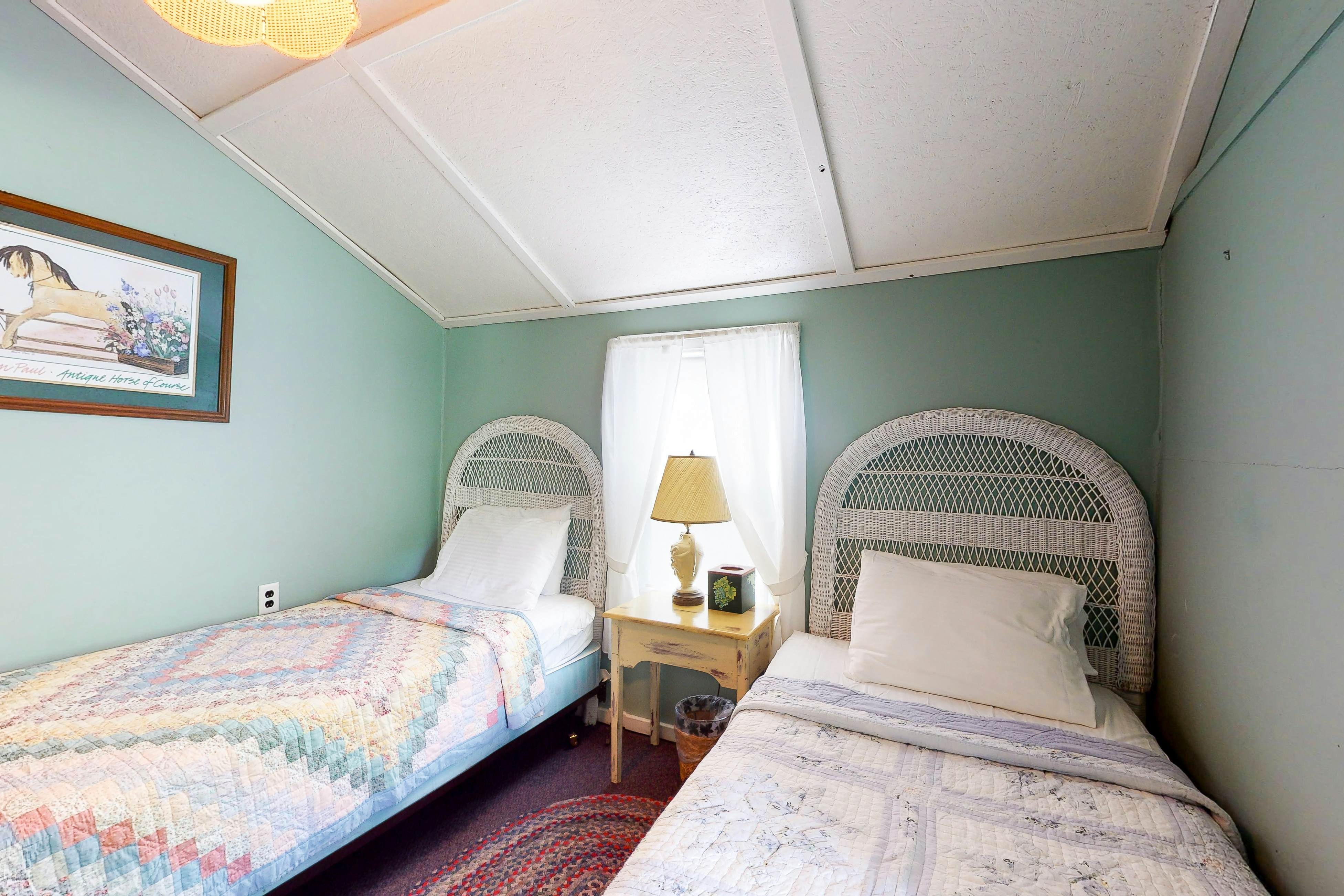 Hydrangea Cottage 2 BD Castleton, VT Vacation Rental Vacasa