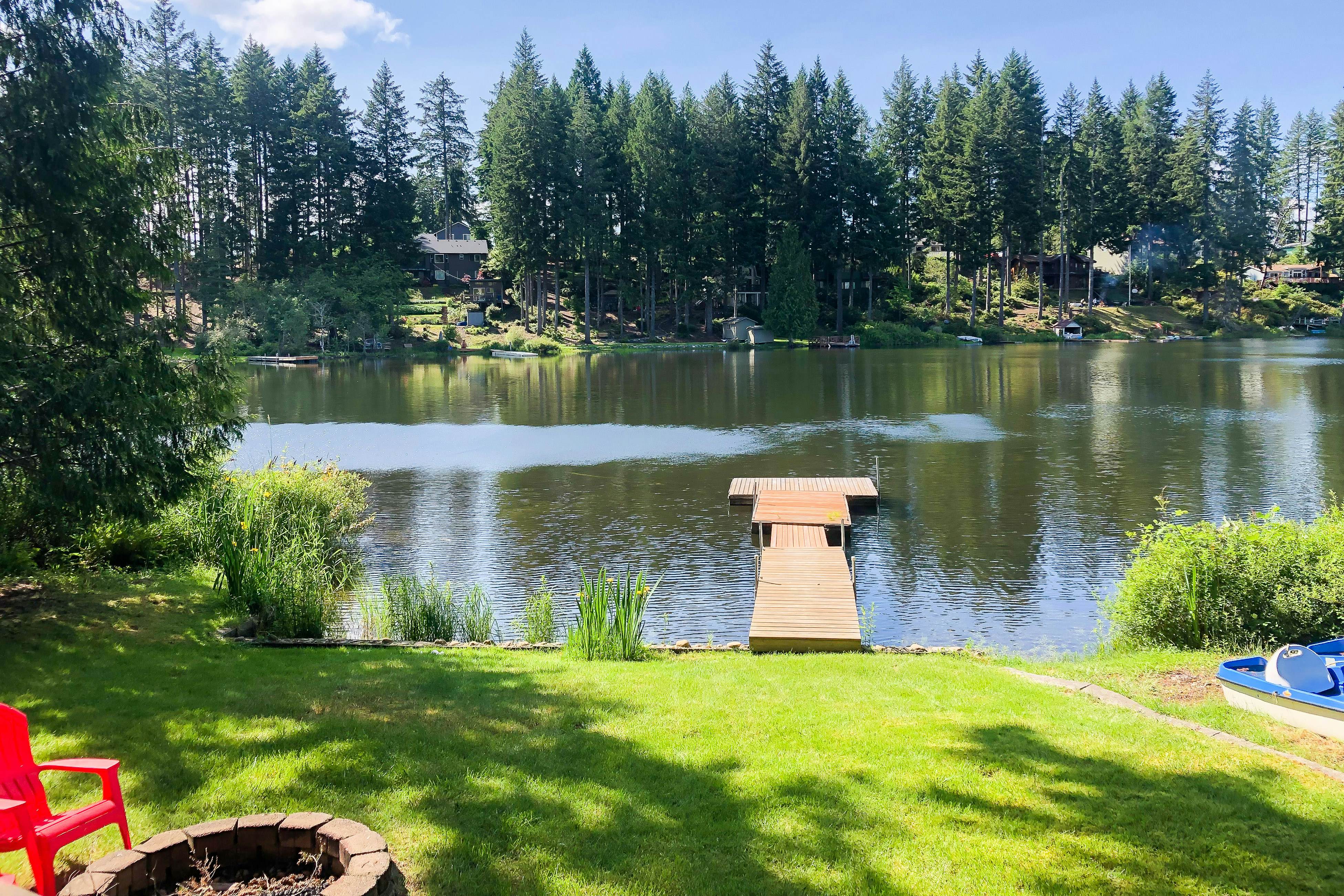 Best Catch Vintage Lakeside Log Cabin