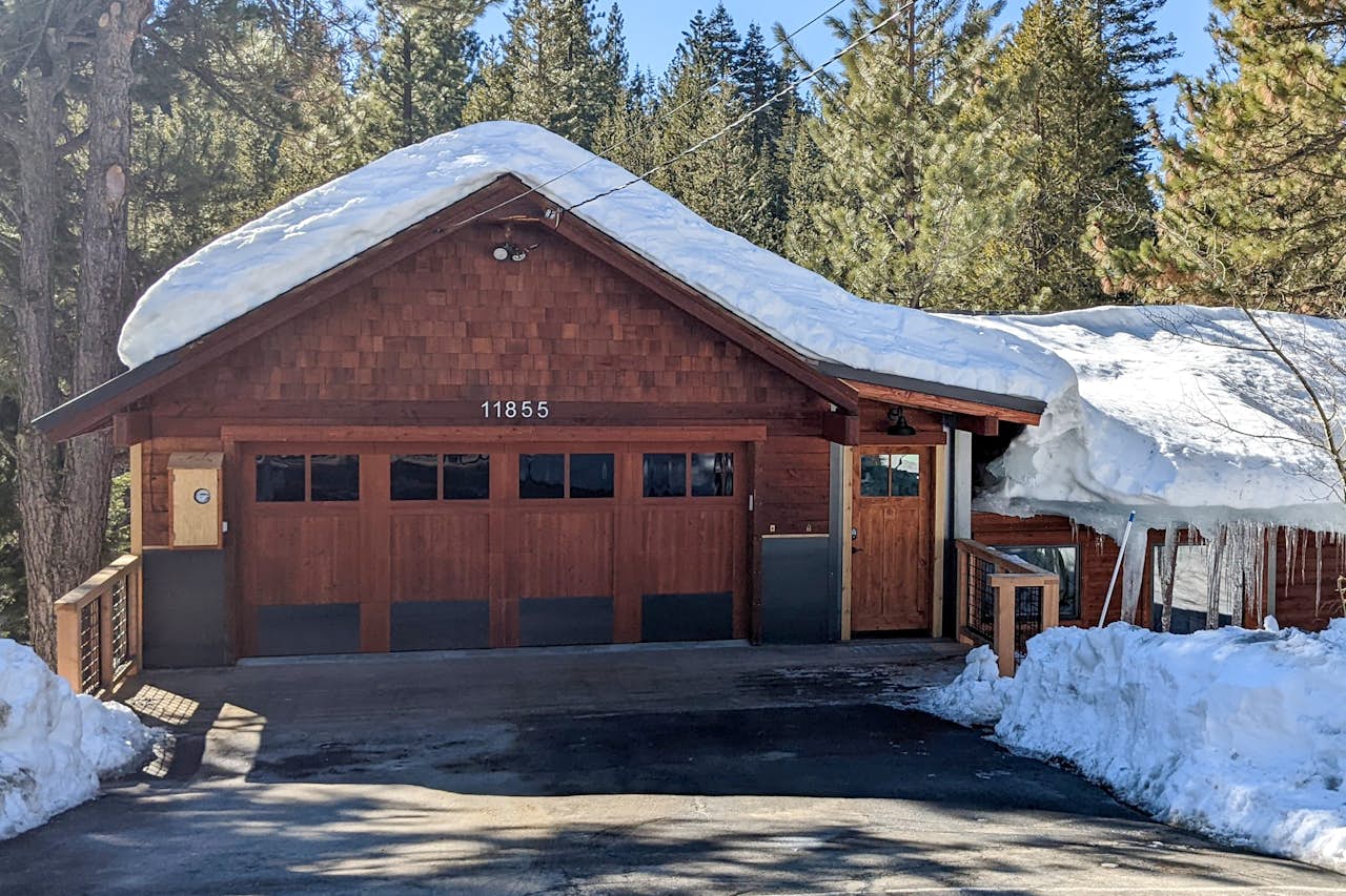 Serventi Tahoe Donner Cabin 4 BD Truckee, CA Vacation Rental Vacasa