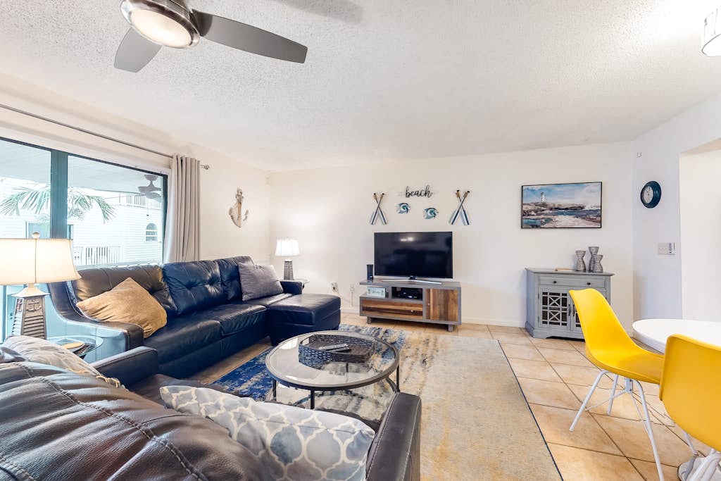 Quiet condo across from beach with Intracoastal view pool grill and fishing dock — Indian Shores, FL — vacation rental