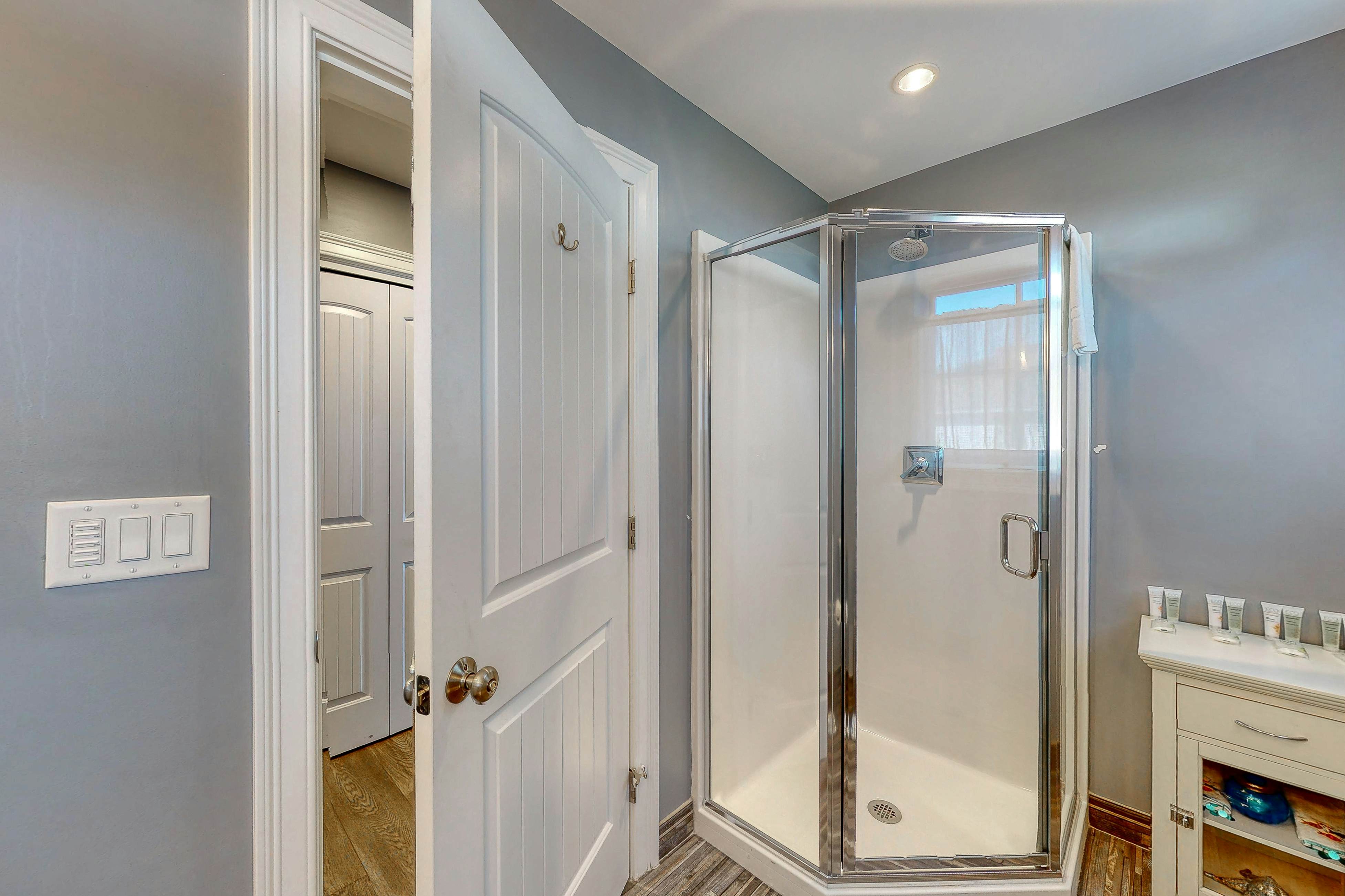 Long Sands Lakefront Home