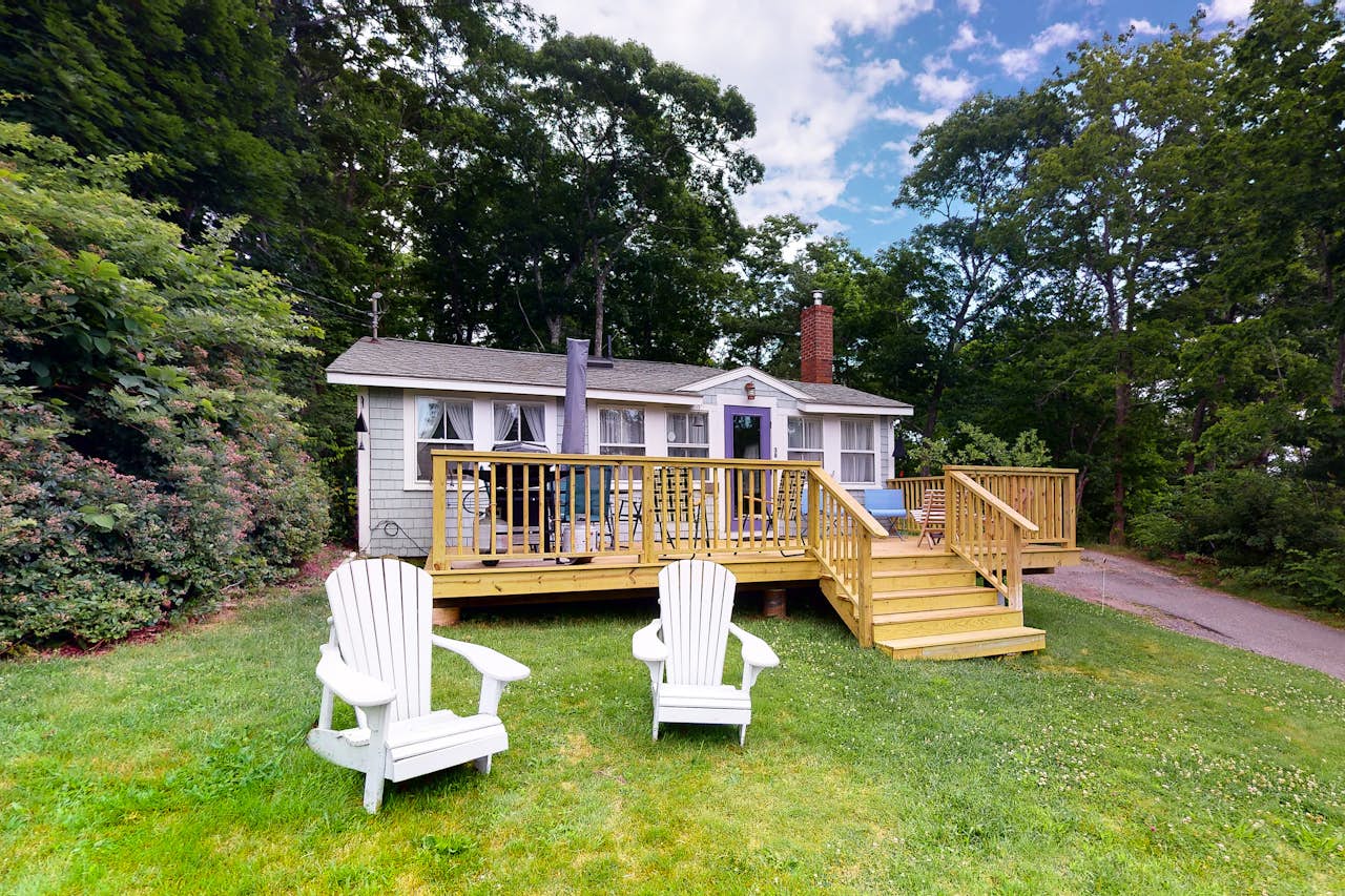 Fisher Hill Cottage 2 BD Boothbay Harbor, ME Vacation Rental Vacasa