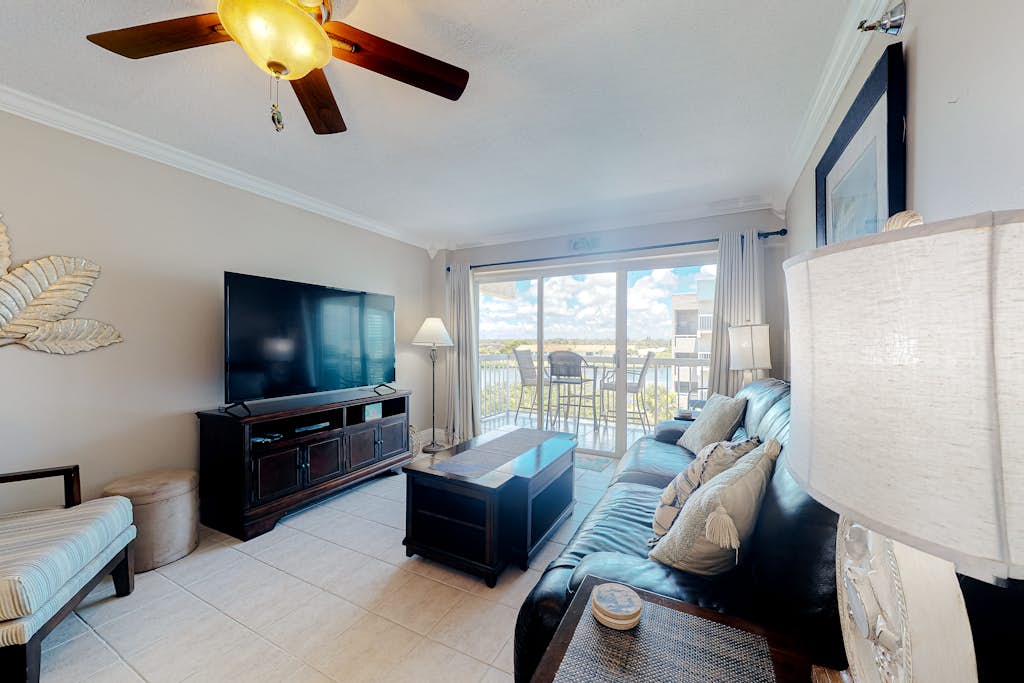 Waterfront condo with heated pool hot tub central AC and WD snowbird friendly — Indian Rocks Beach, FL — vacation rental