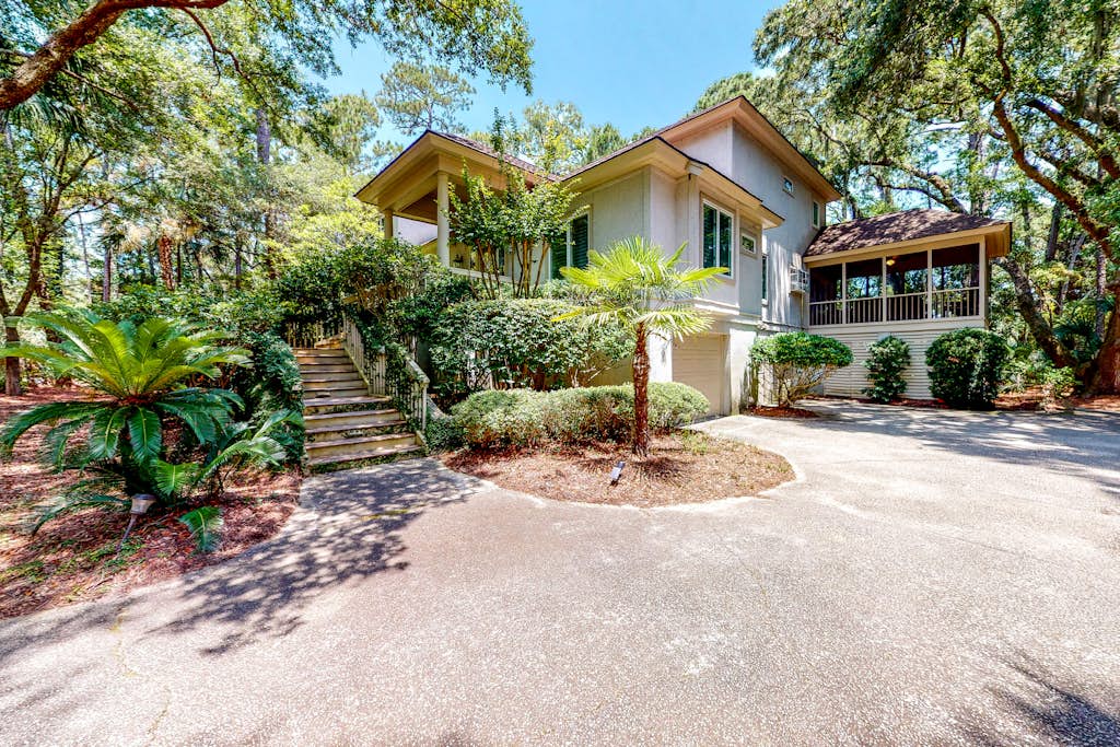 Updated island estate with serene lagoon views & 2 decks - bike to beach — Kiawah Island, SC — vacation rental