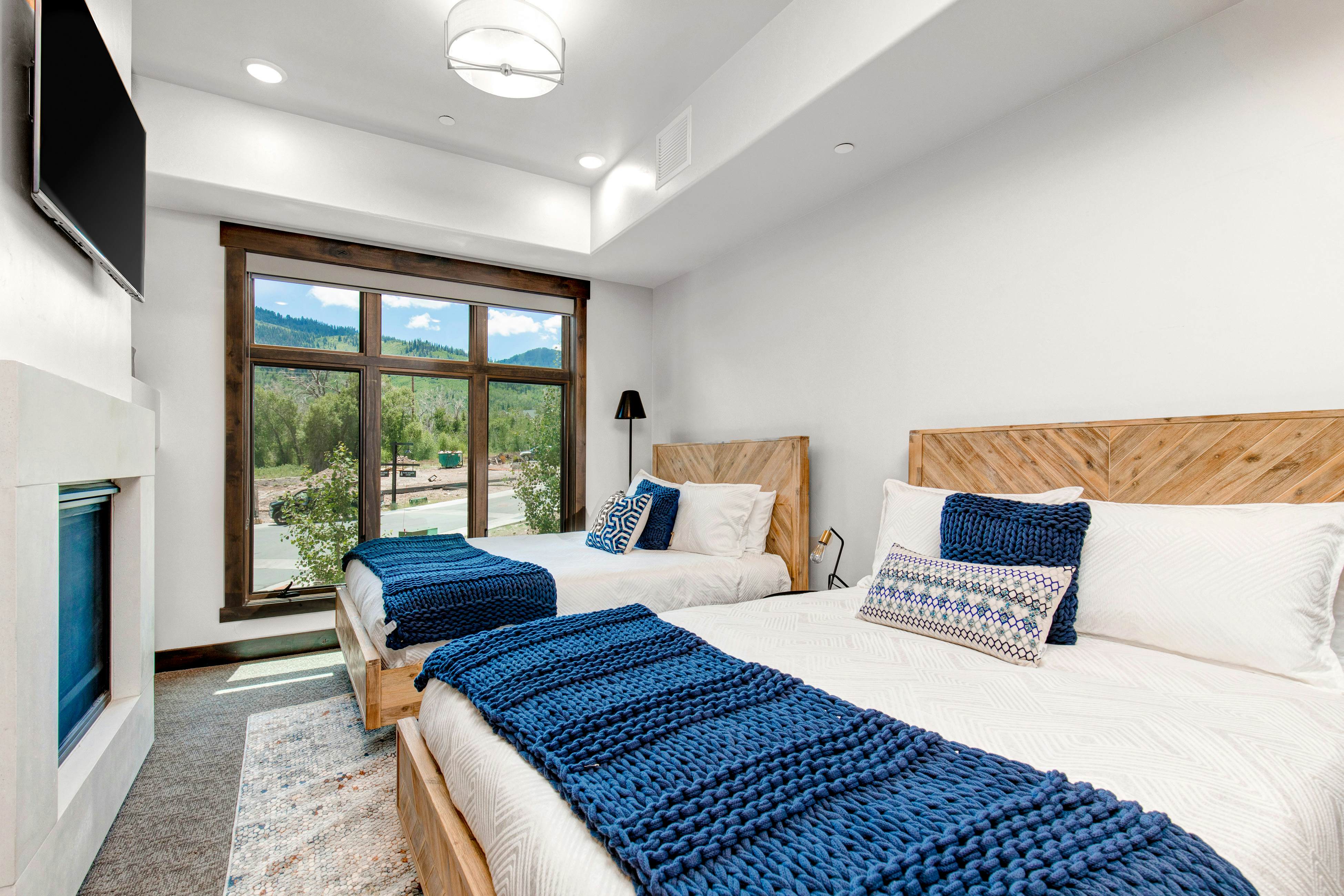 Blackstone Luxury  207