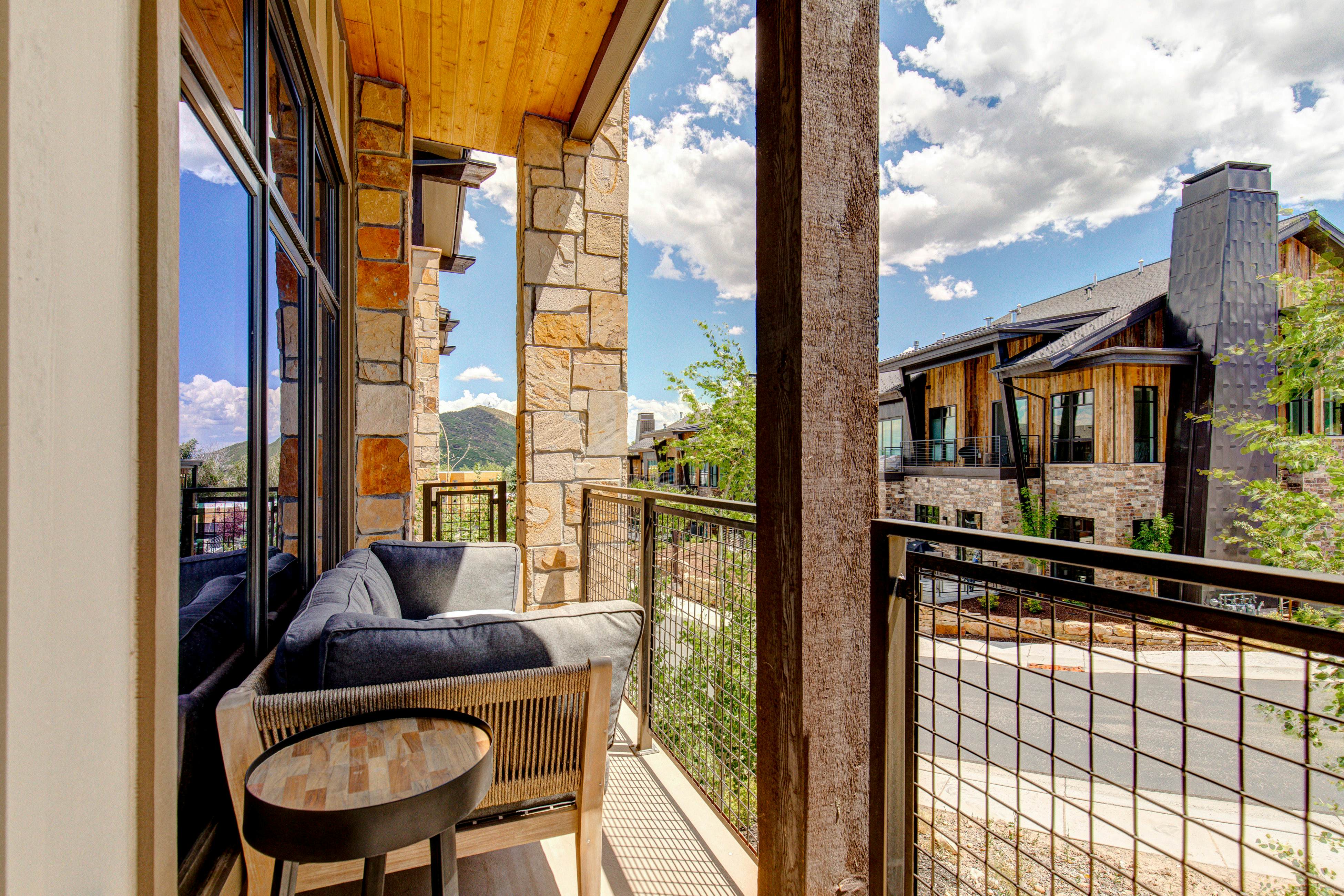 Blackstone Luxury  207