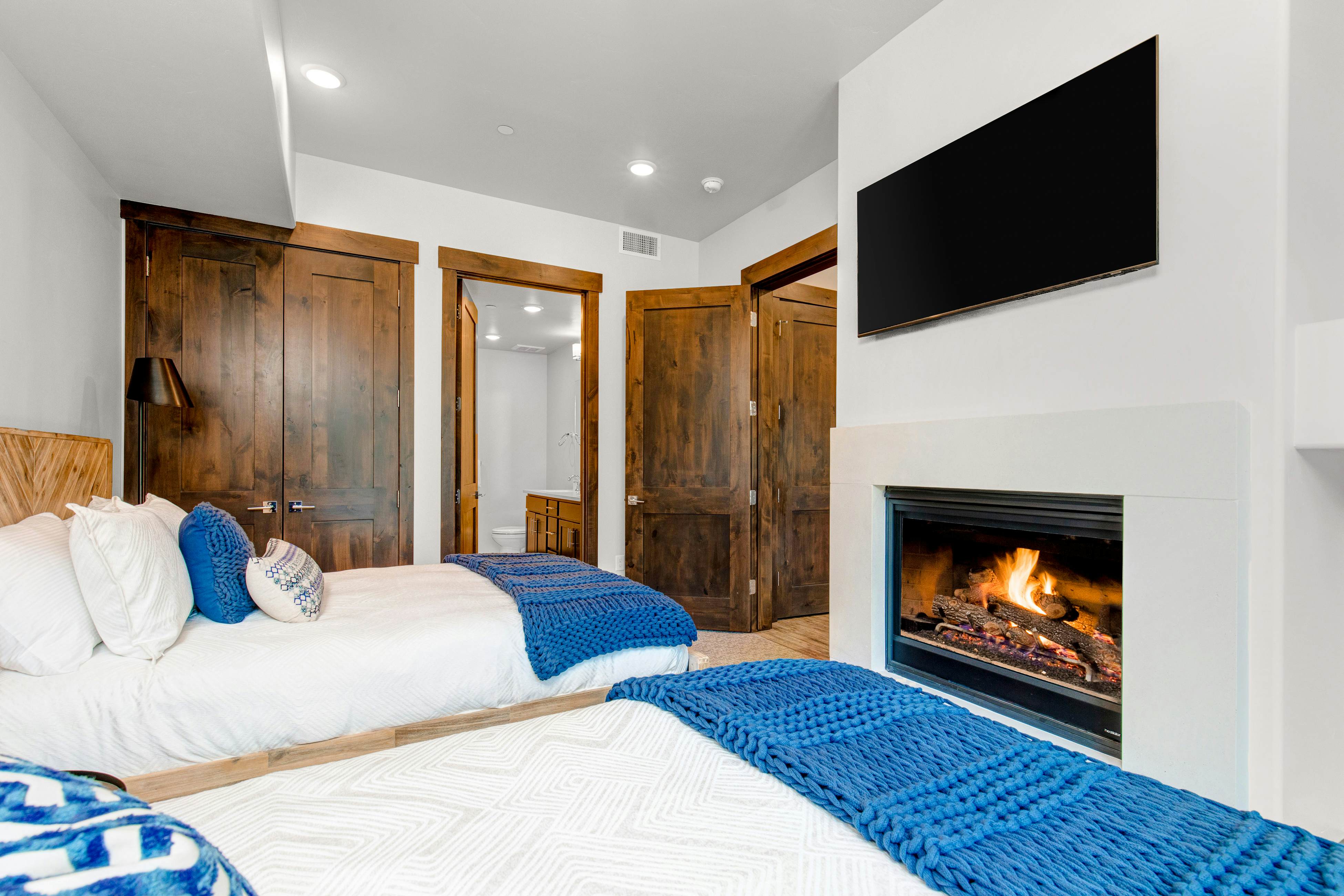 Blackstone Luxury  207