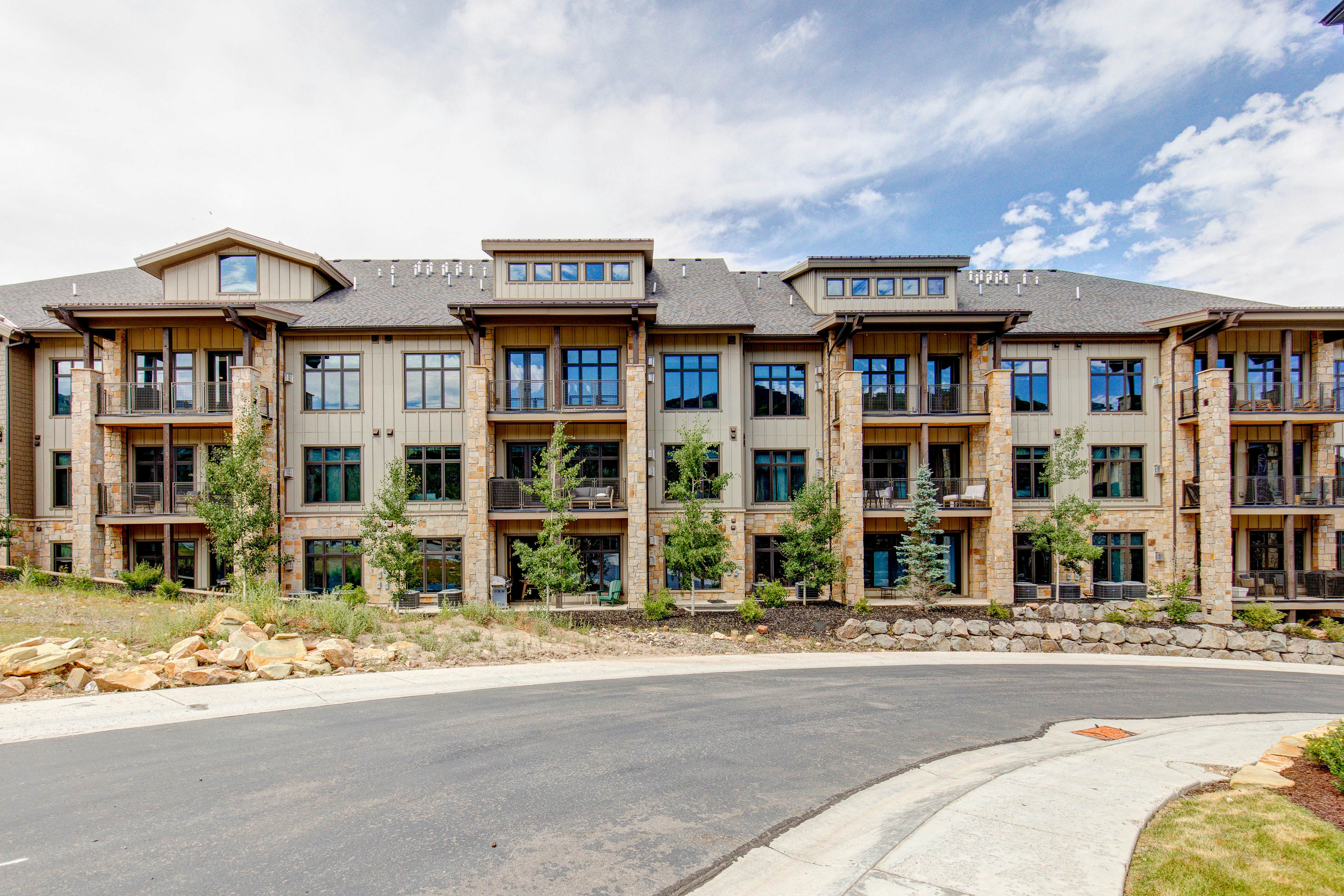 Blackstone Luxury  207