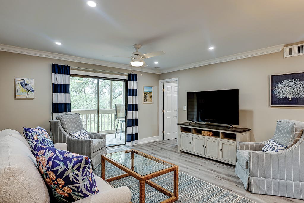 Fully updated condo with serene view, enclosed balcony, WiFi, W/D, pool, & gym — Seabrook Island, SC — vacation rental