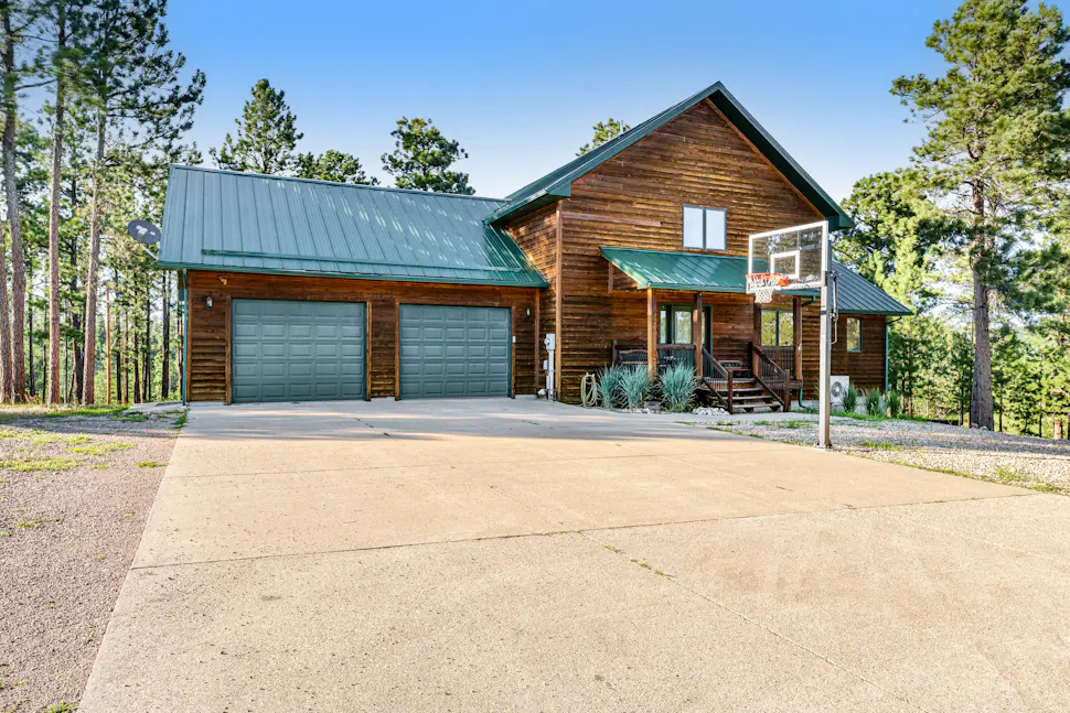 Boulder Canyon Lodge 5 BD Sturgis, SD Vacation Rental Vacasa