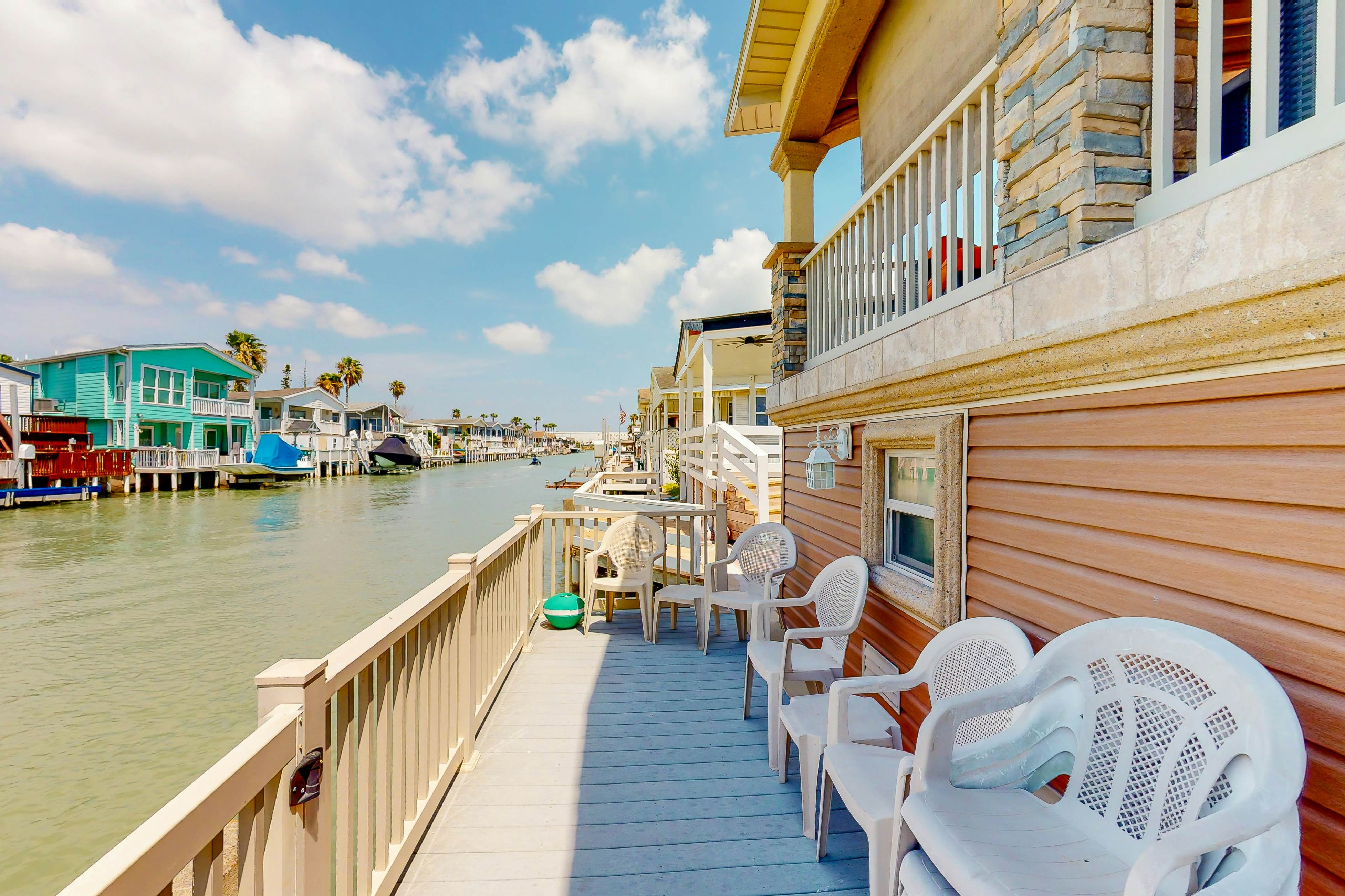 Long Island Village 502 W Clam