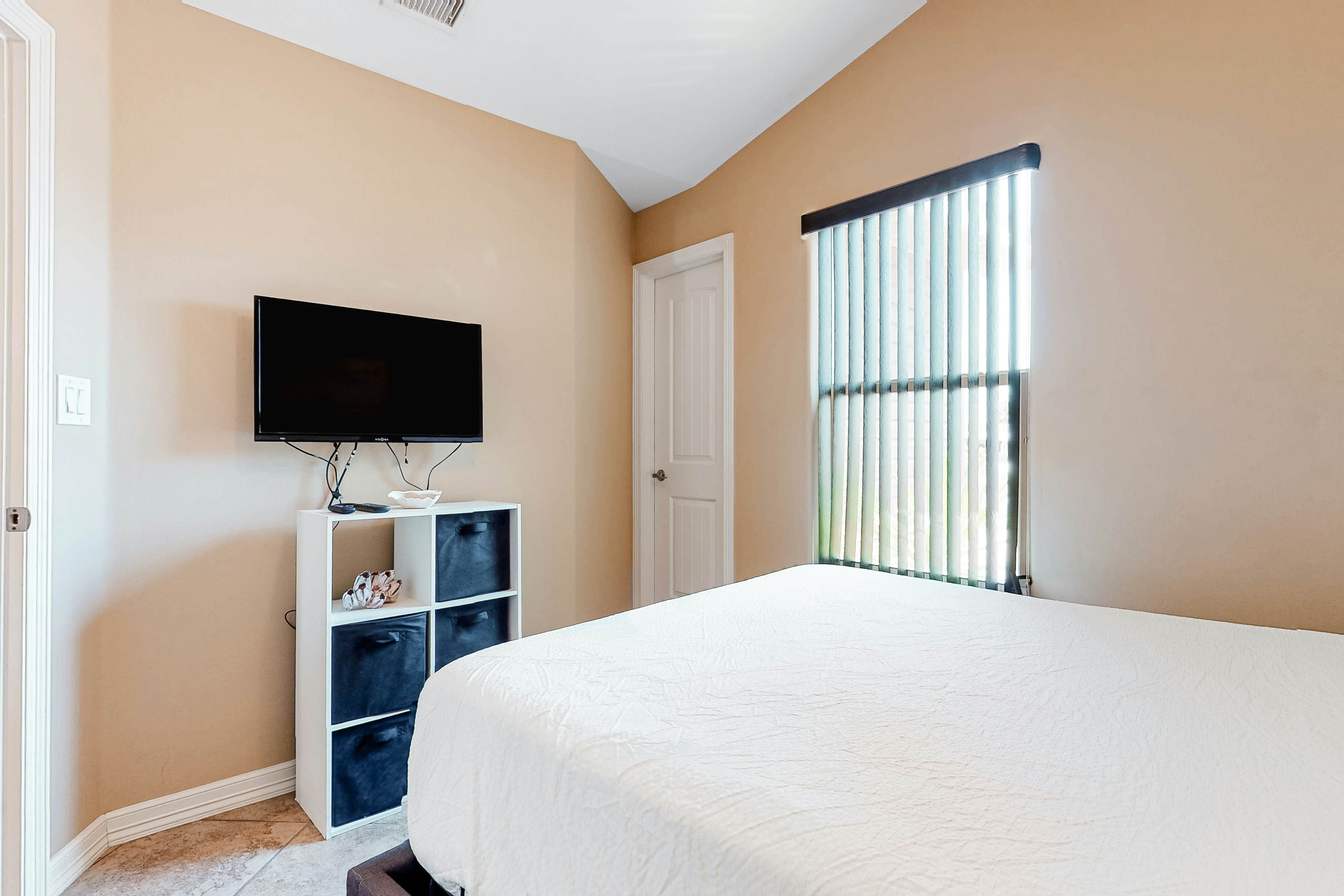 Long Island Village 502 W Clam