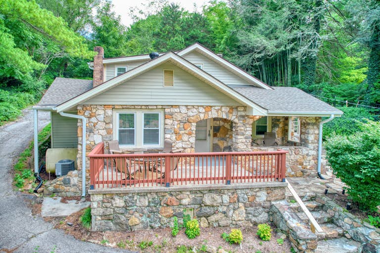 Squirrels Nest 3 BD Asheville, NC Vacation Rental Vacasa