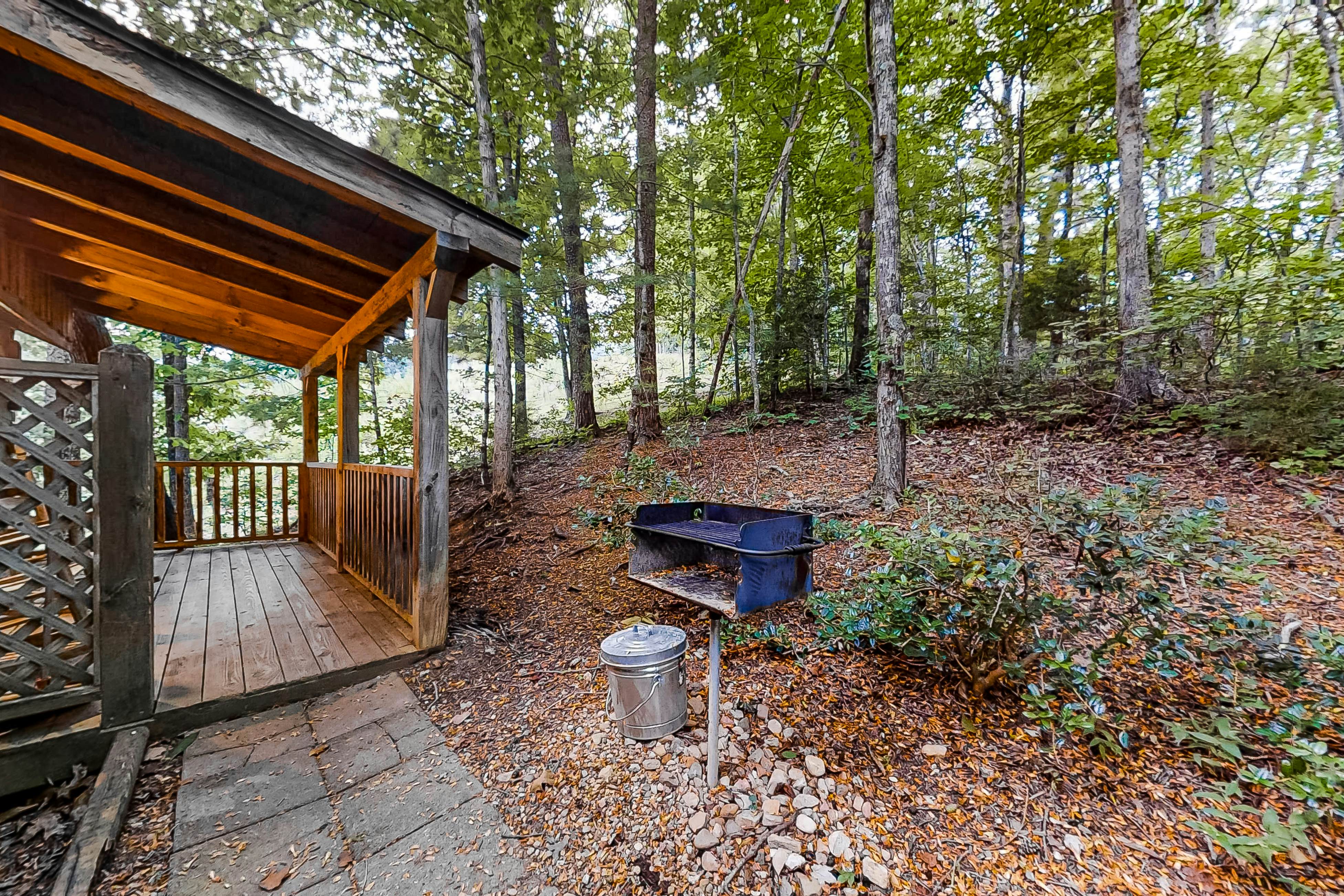 Get N Lucky 1 BD Sevierville, TN Vacation Rental Vacasa