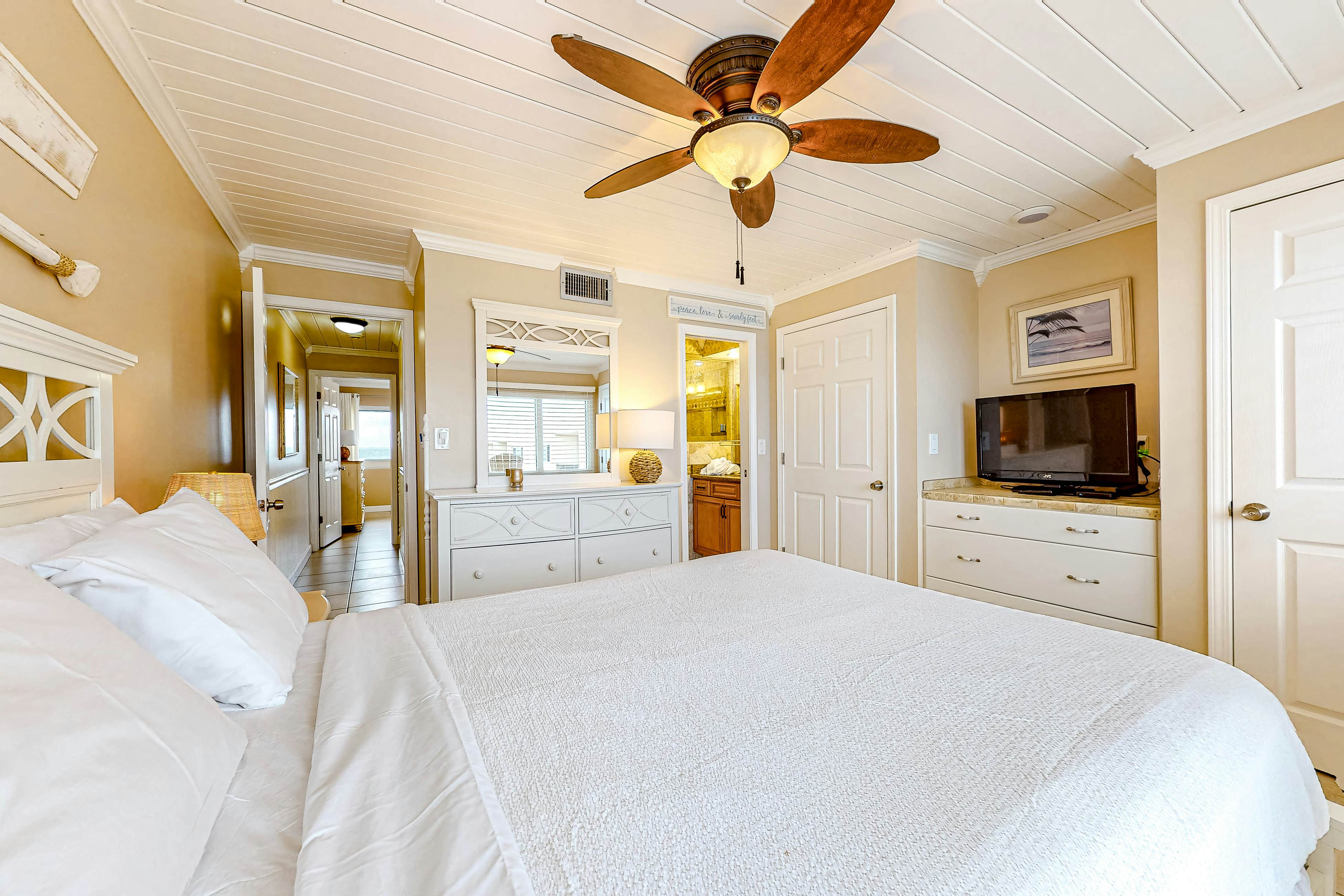 Pinnacle Port Penthouse 28