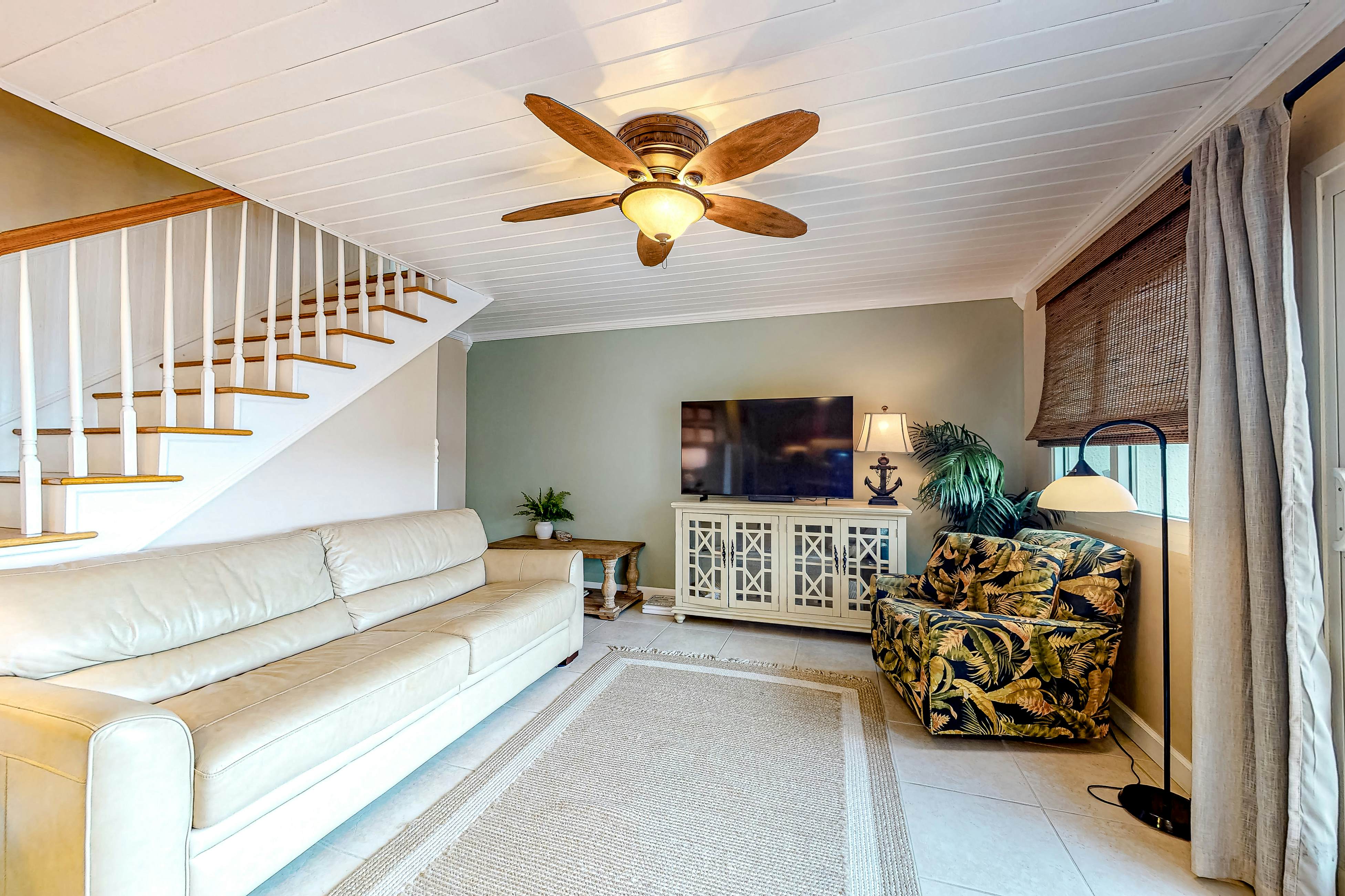 Pinnacle Port Penthouse 28