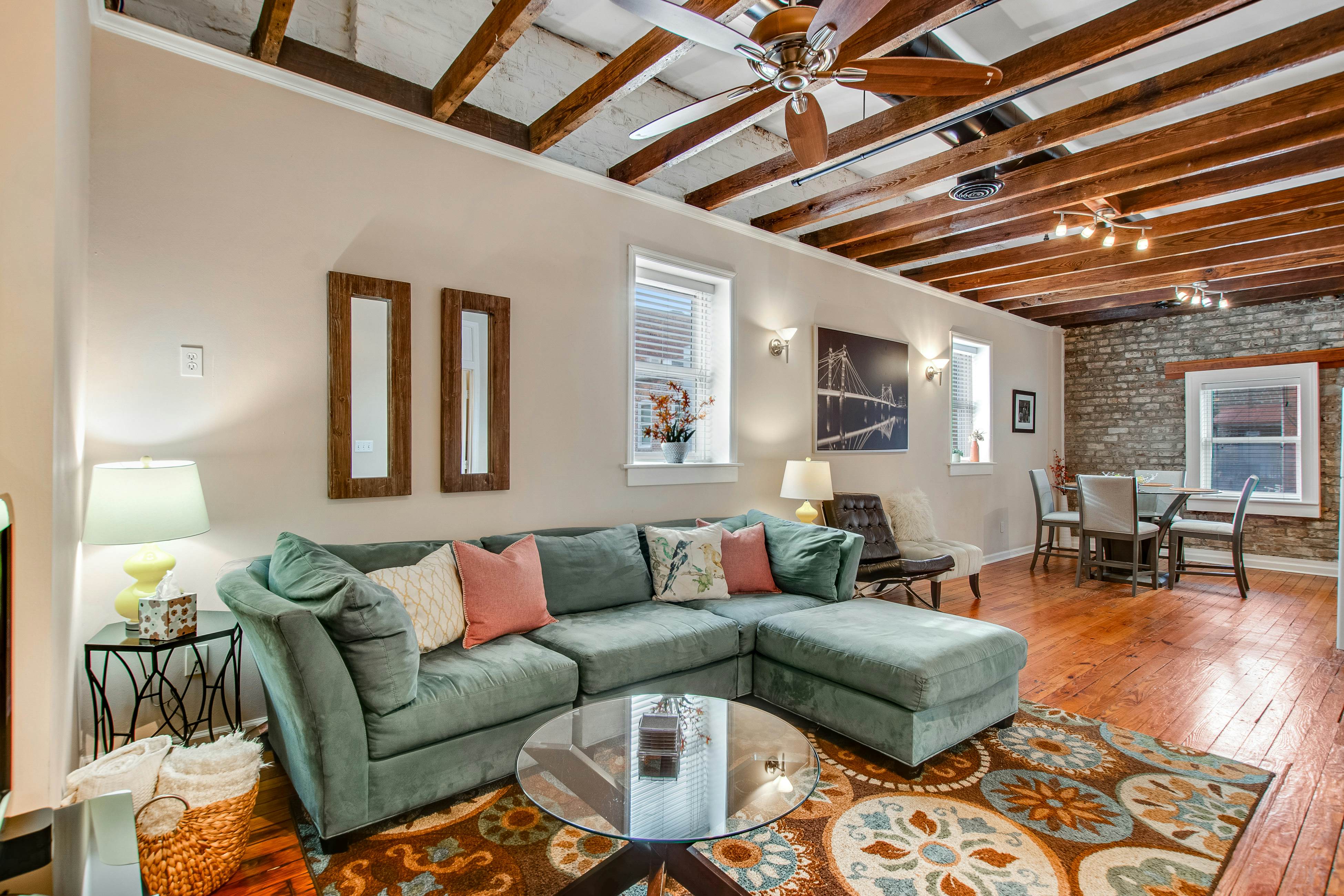 Historic City Market - Loft Off Broughton Too