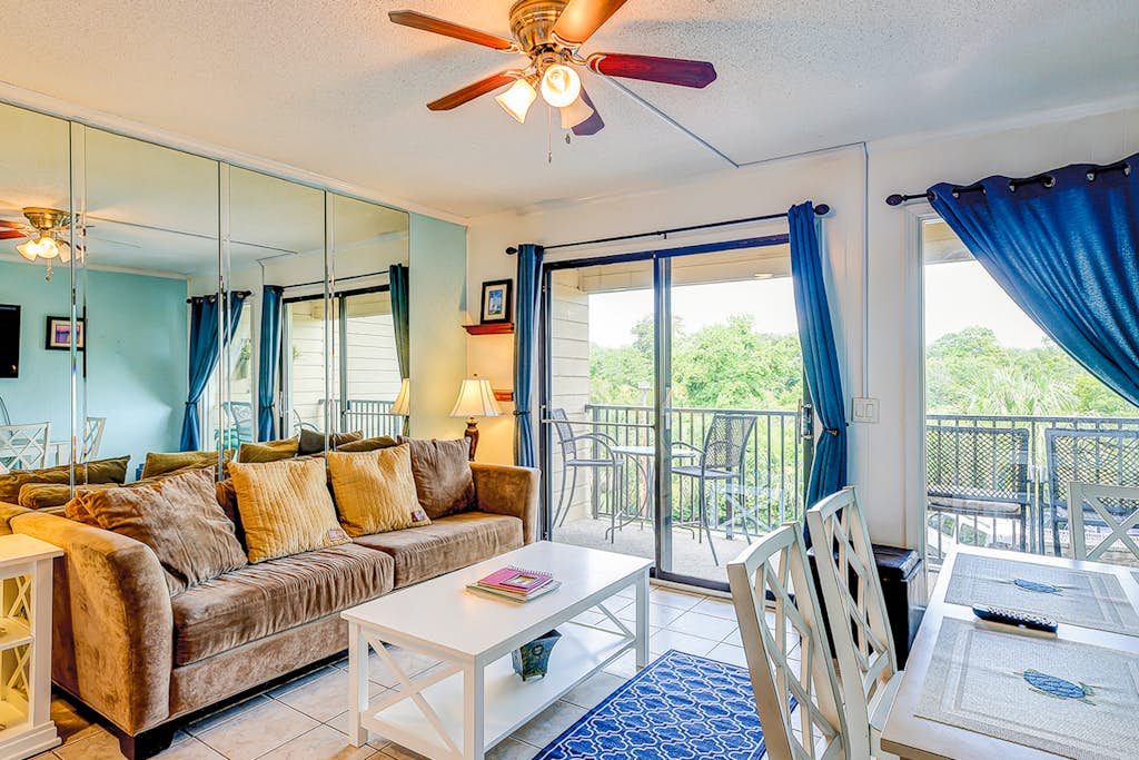 Dreamy island condo with balcony, shared pool, tennis, free WiFi & central AC — Hilton Head, SC — vacation rental