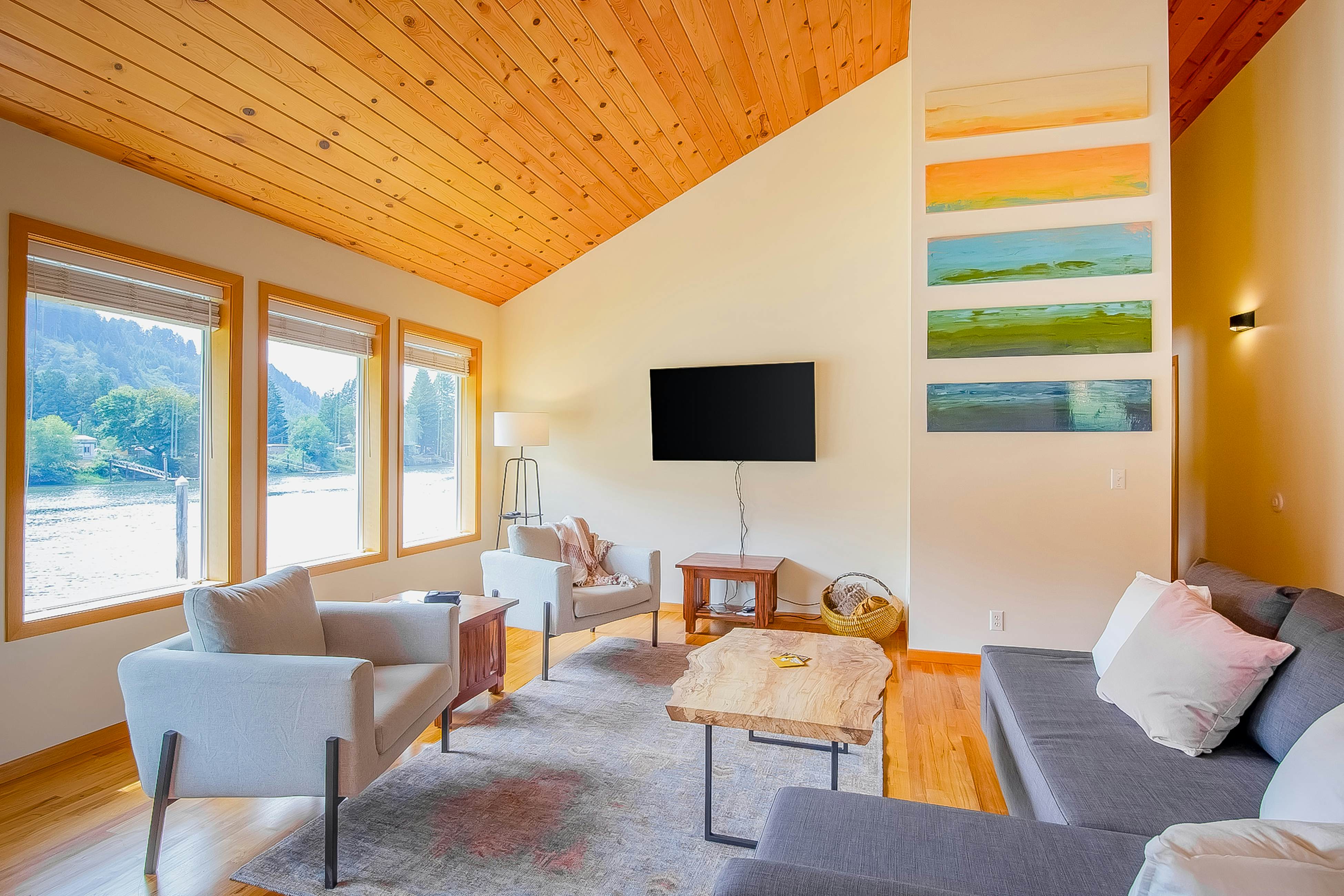 Siuslaw River House 2 BD Mapleton, OR Vacation Rental Vacasa