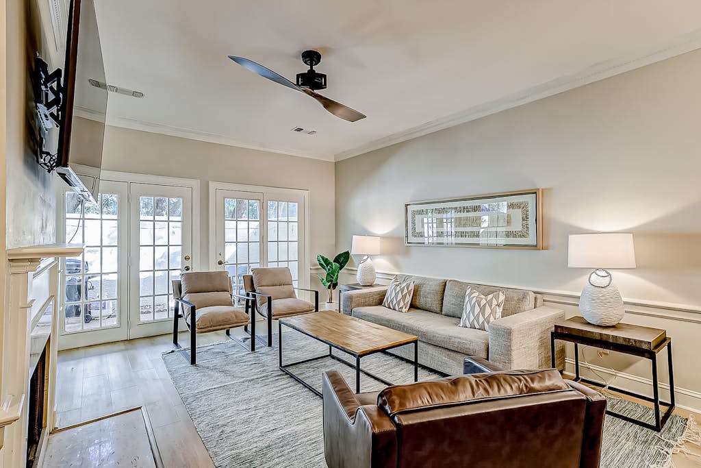 Hilton Head Island townhome with private patio, grill, seasonal pool, & golf — Hilton Head, SC — vacation rental