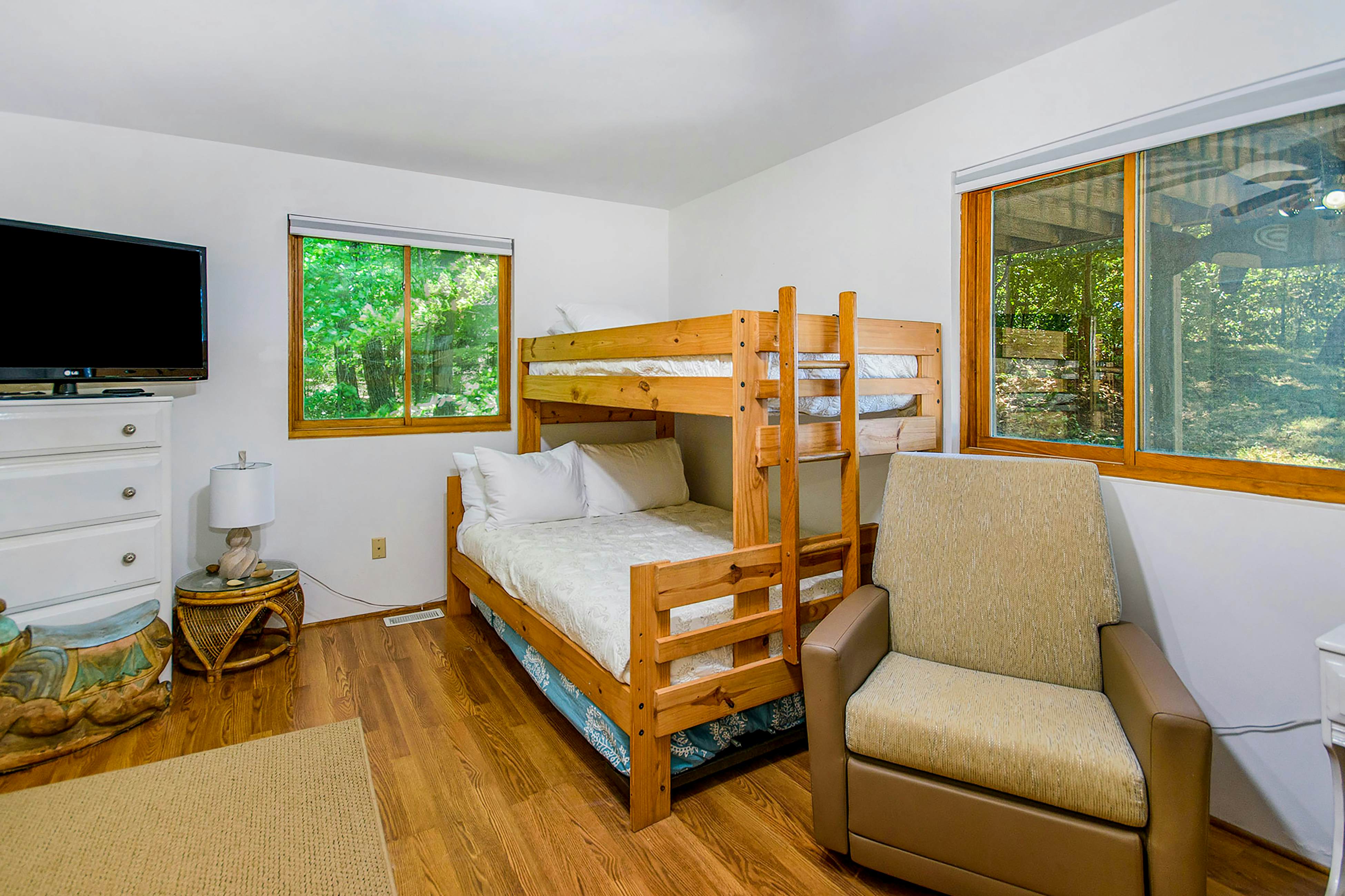 Jacobia Lakefront Retreat