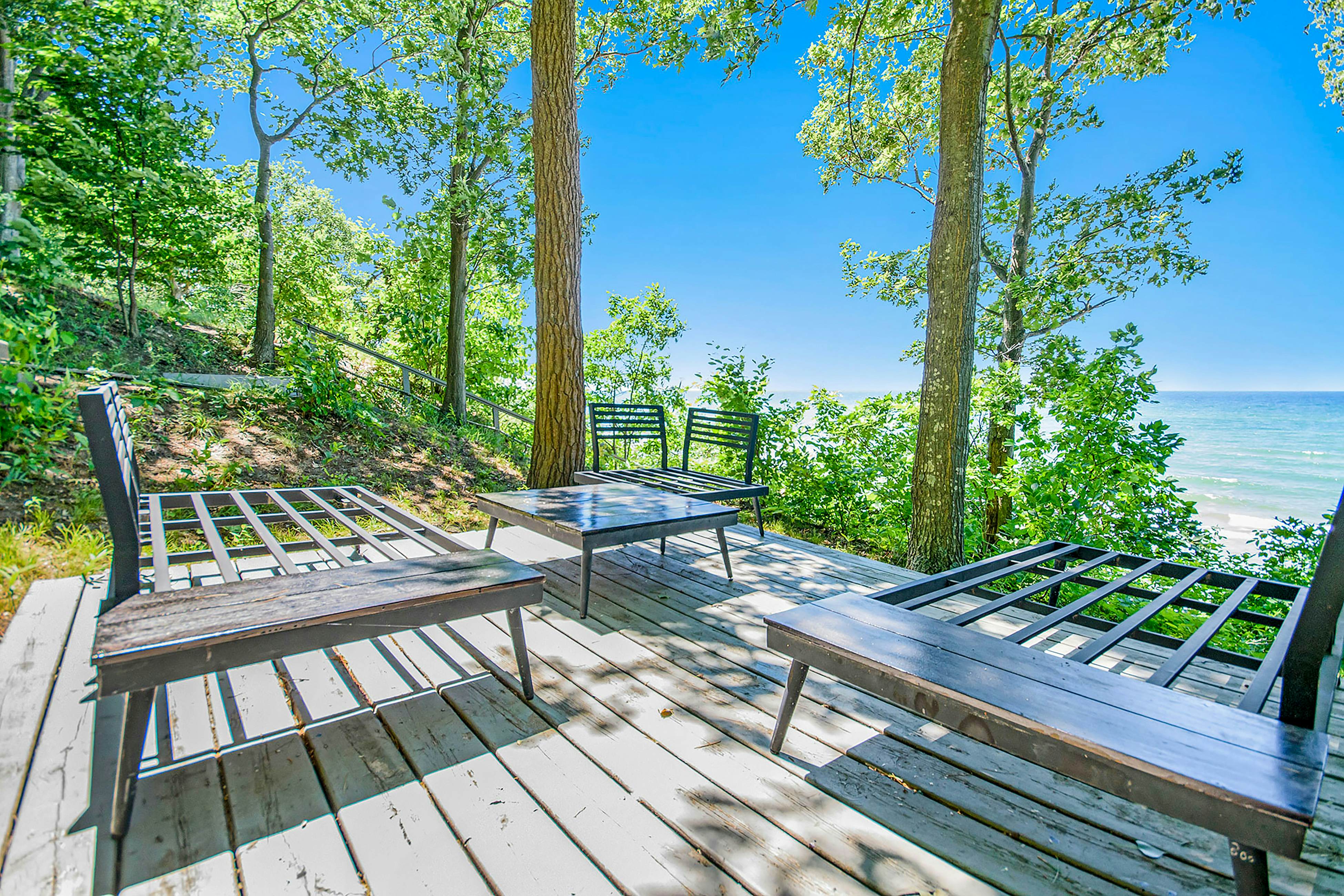 Jacobia Lakefront Retreat