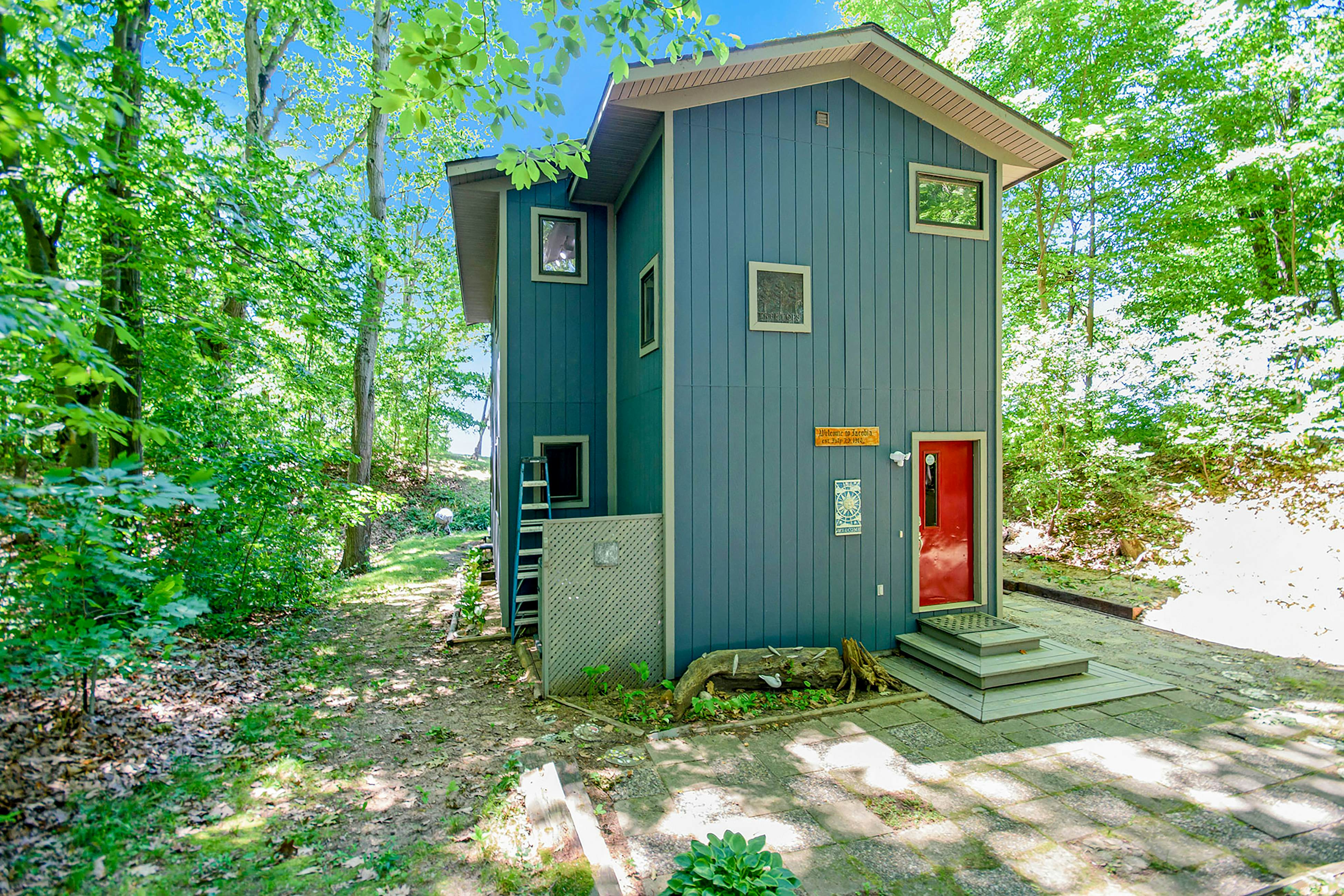 Jacobia Lakefront Retreat