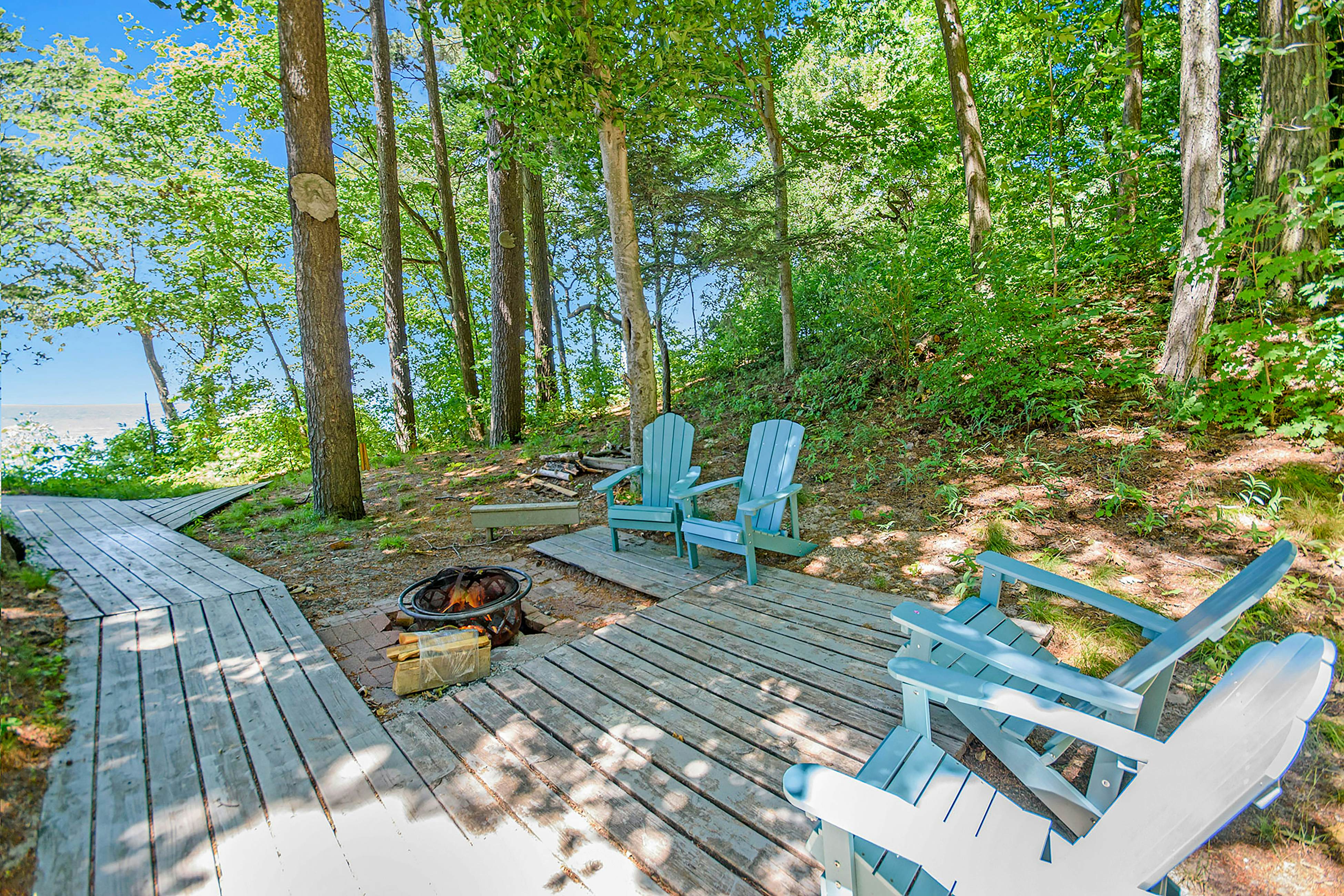 Jacobia Lakefront Retreat