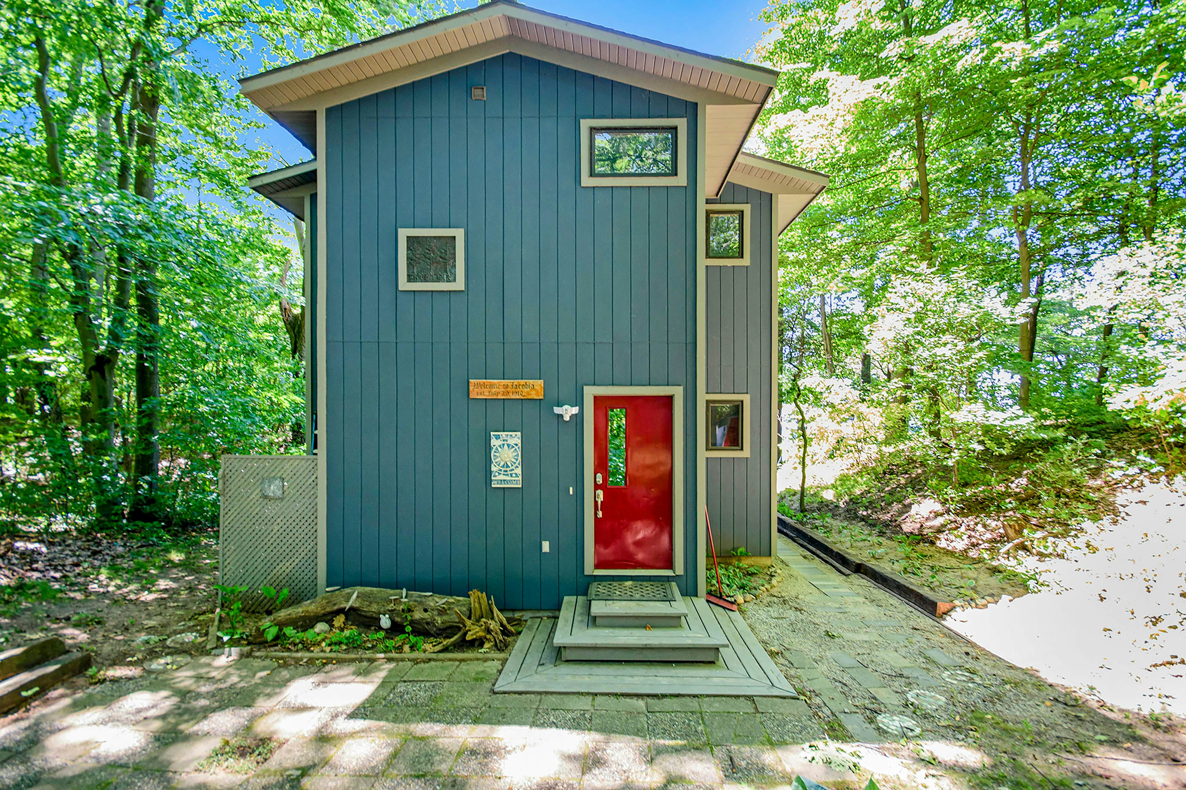 Jacobia Lakefront Retreat