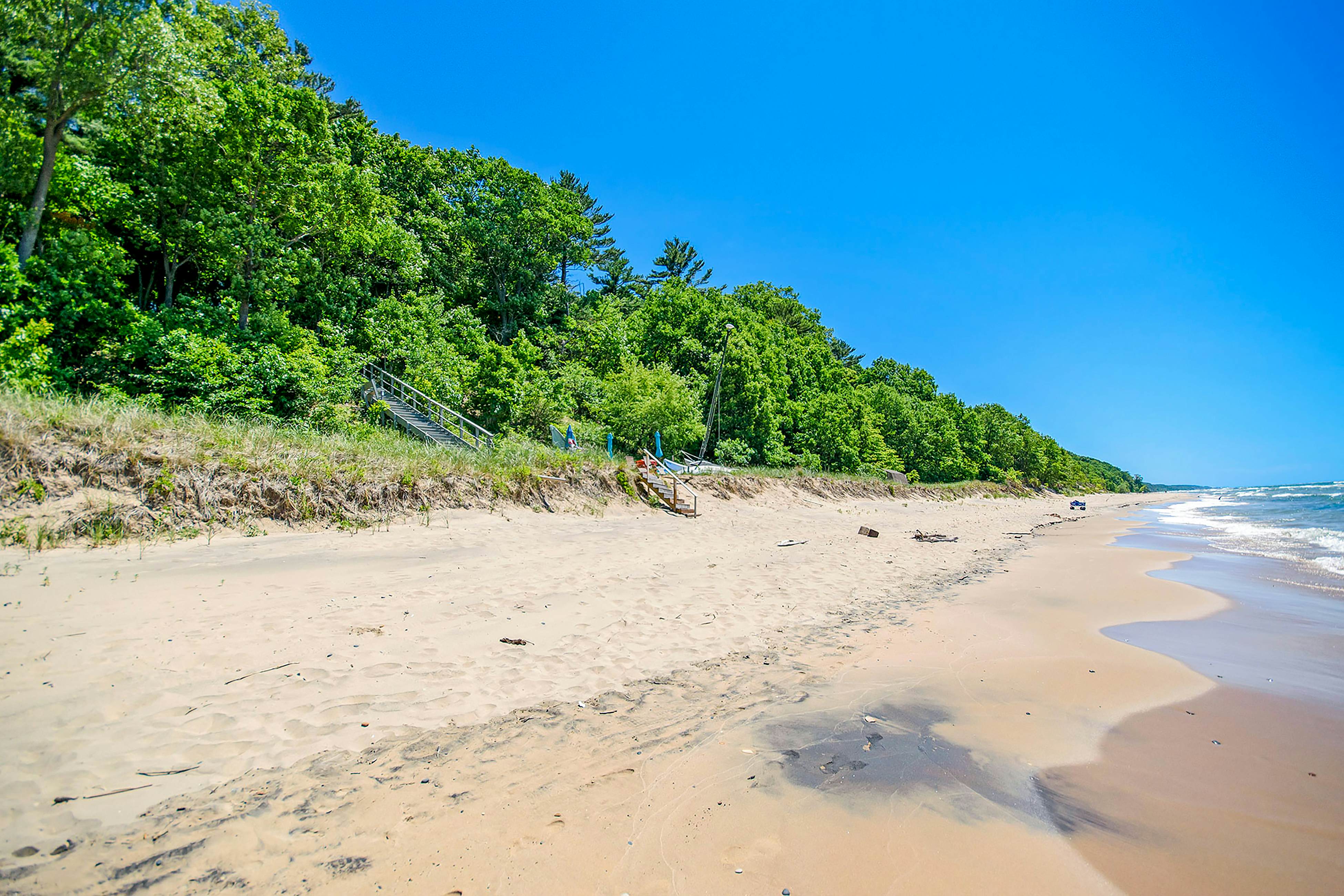 Jacobia Lakefront Retreat