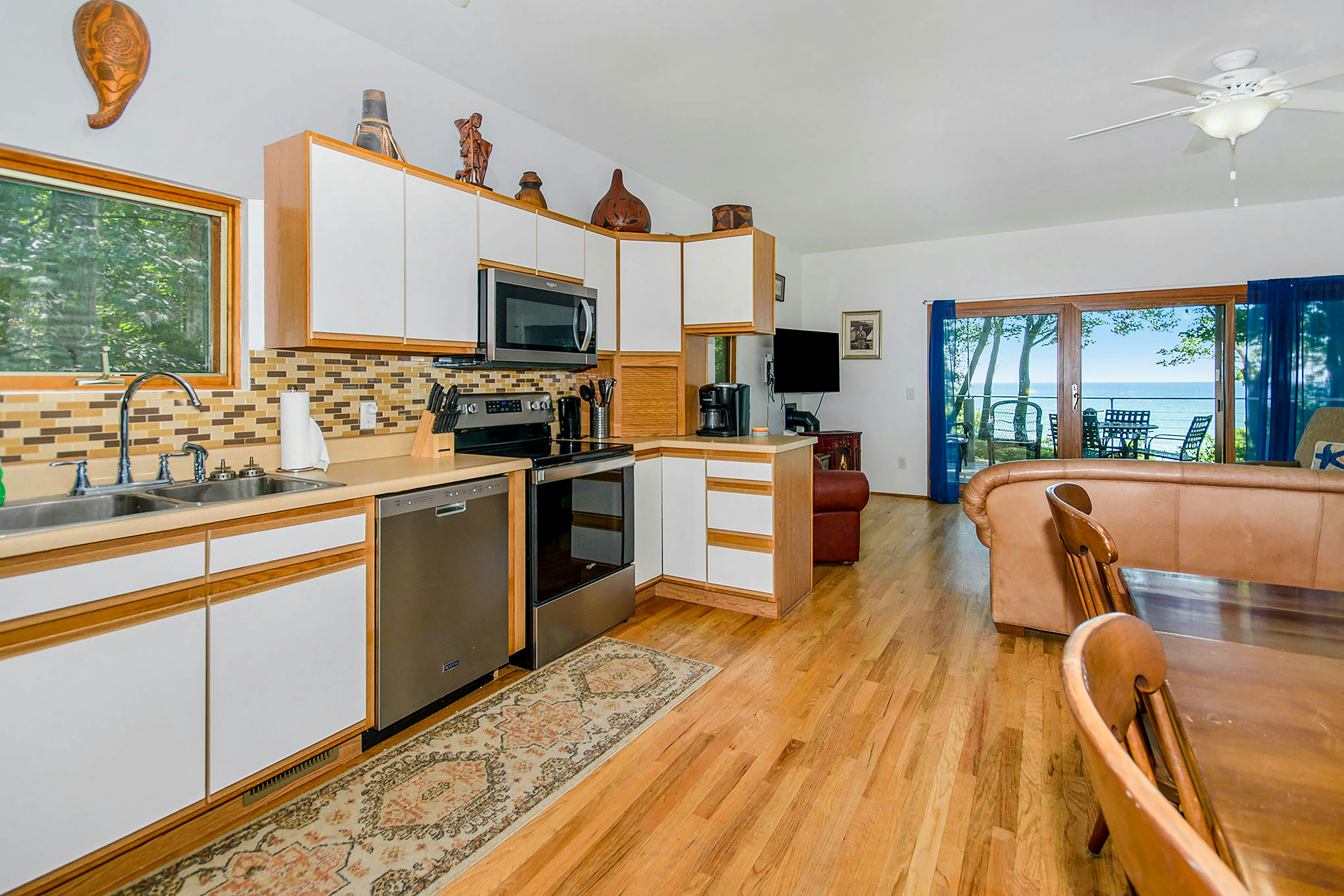 Jacobia Lakefront Retreat