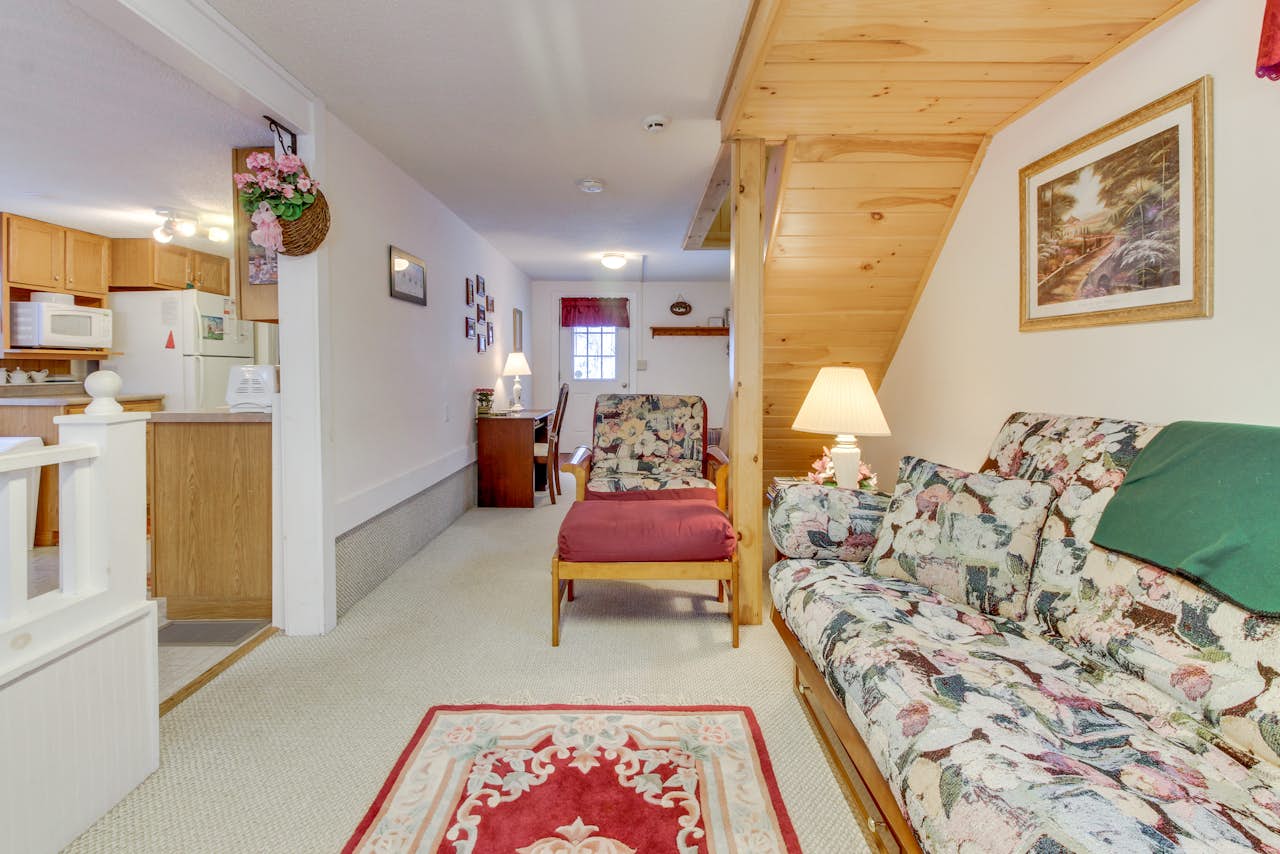 Sweet Pauline Cottage 1 BD Vacation Rental in Ludlow, VT Vacasa