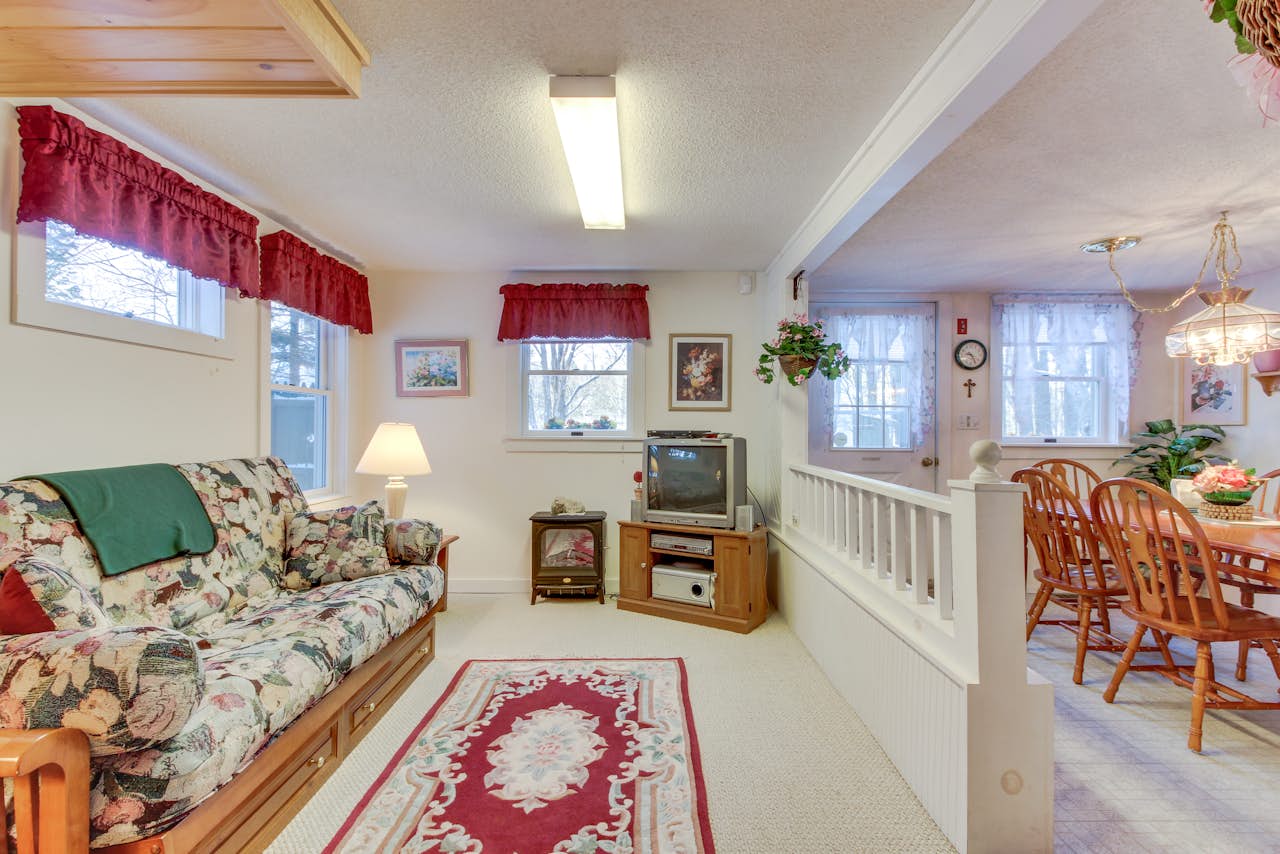 Sweet Pauline Cottage 1 BD Vacation Rental in Ludlow, VT Vacasa